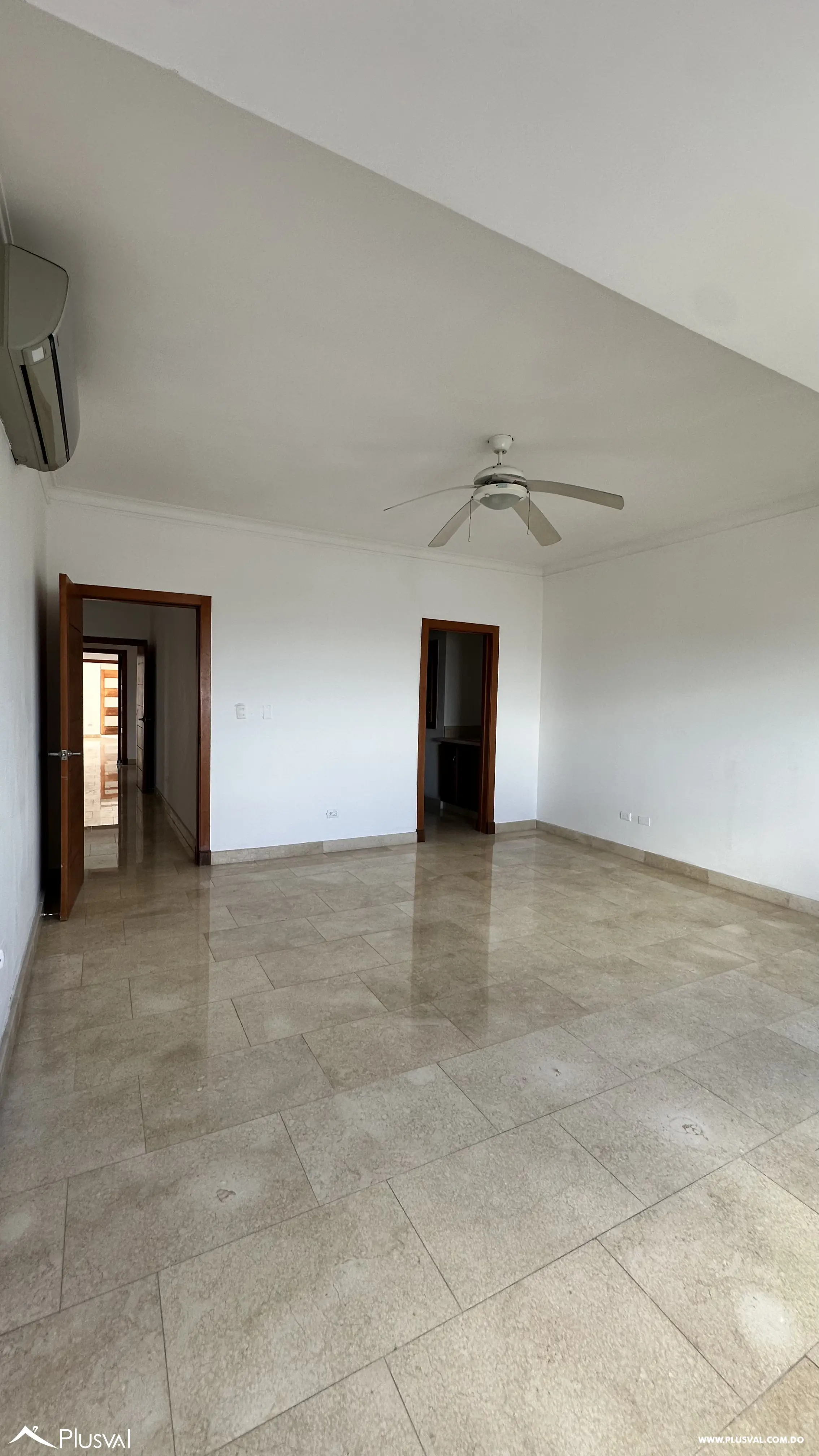 Apartamento en venta de 3 habitaciones con vista al mar en Avenida Enriquillo, piso alto y 3 parqueos 499611