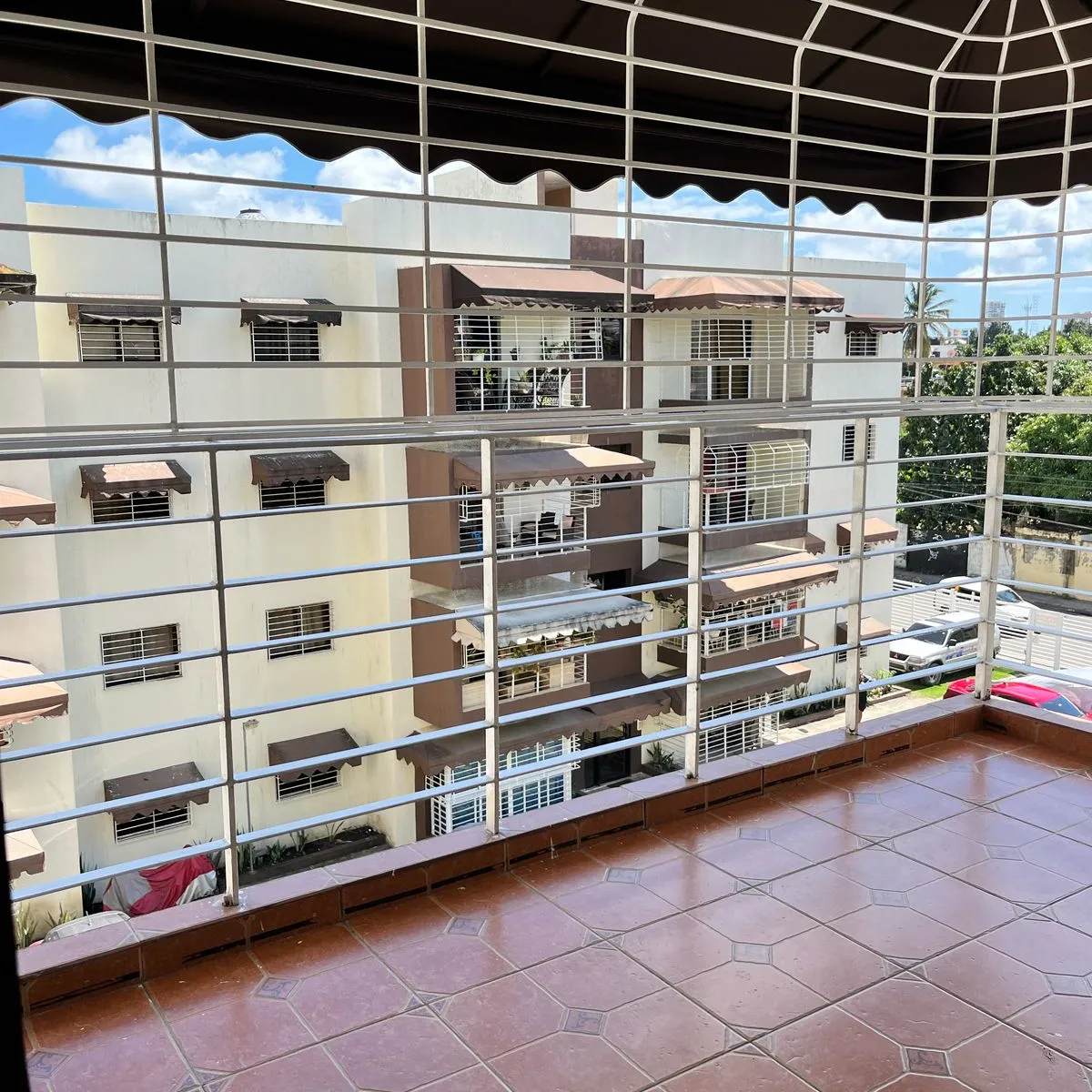 Apartamento en venta en Las Palmas de Alma Rosa, Santo Domingo Este – 3 habitaciones, 1 parqueo y seguridad 24/7 423091