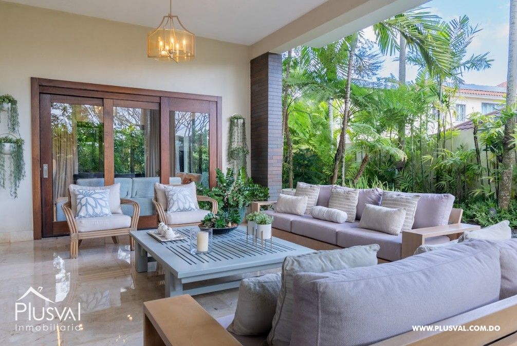 Elegante y Espaciosa Casa de Tres Niveles en Venta Ubicada en Cerros de Gurabo 495870