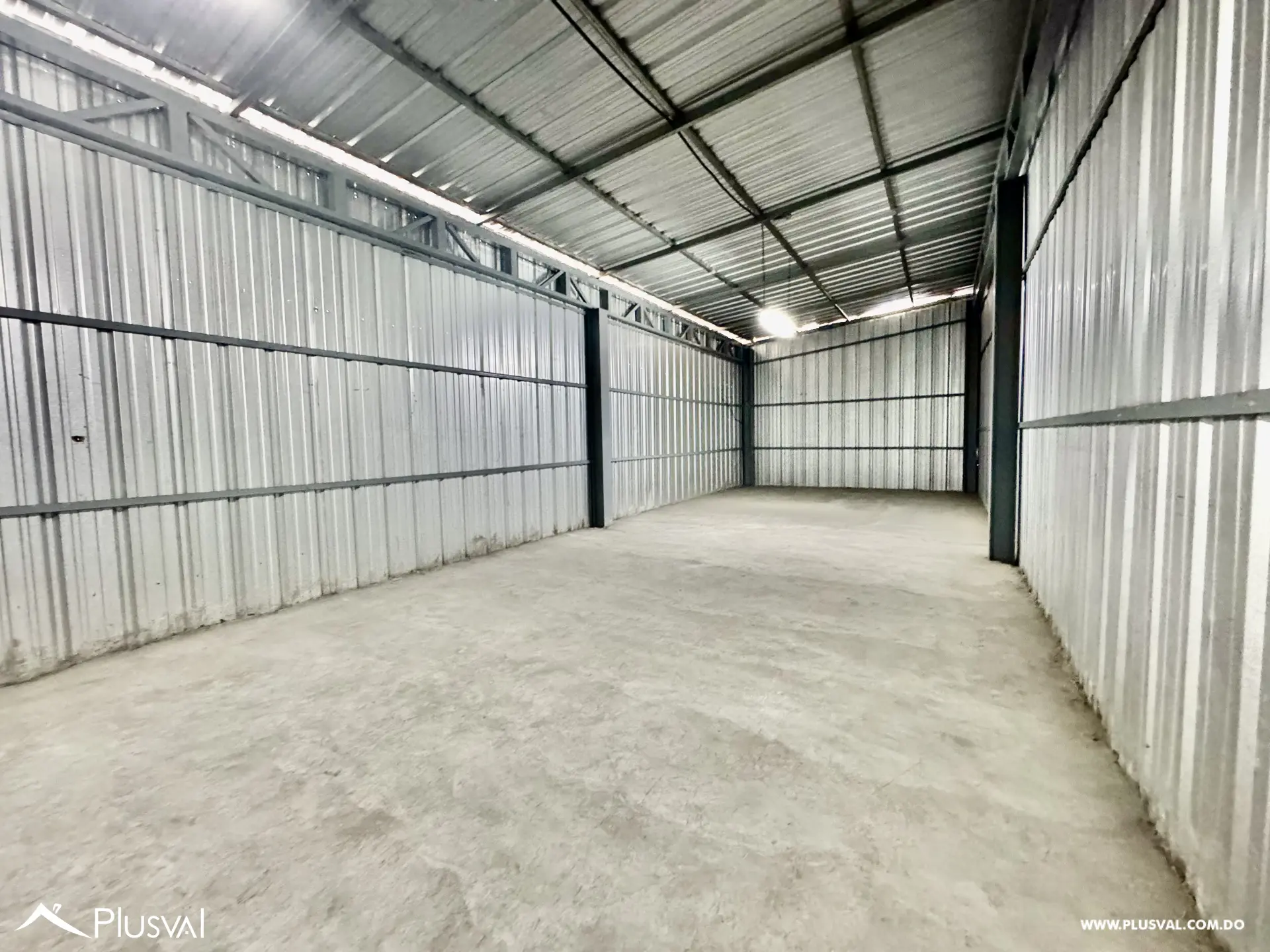 Alquilo Nave de 2 niveles  de 200 Mt2 en La Av. Isabel Aguiar 482822
