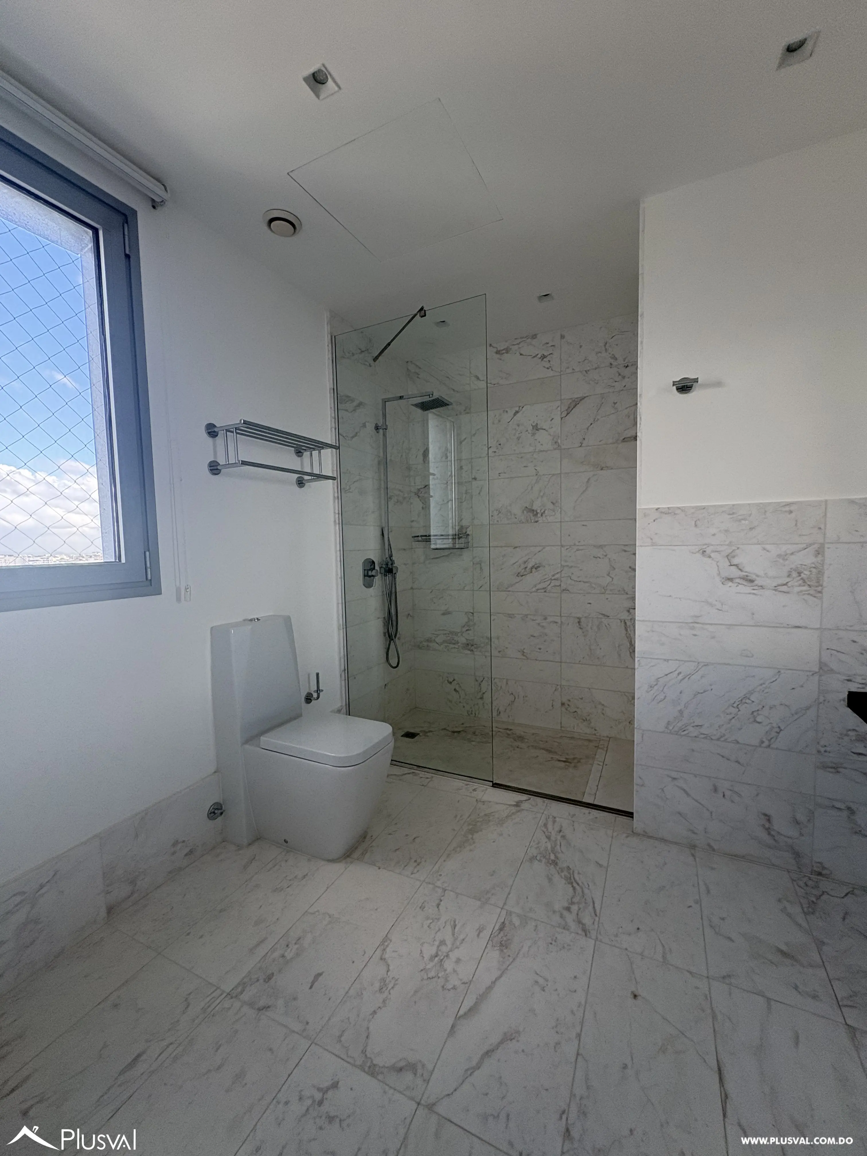 Lujoso apartamento en venta en plena Anacaona en piso alto 482008