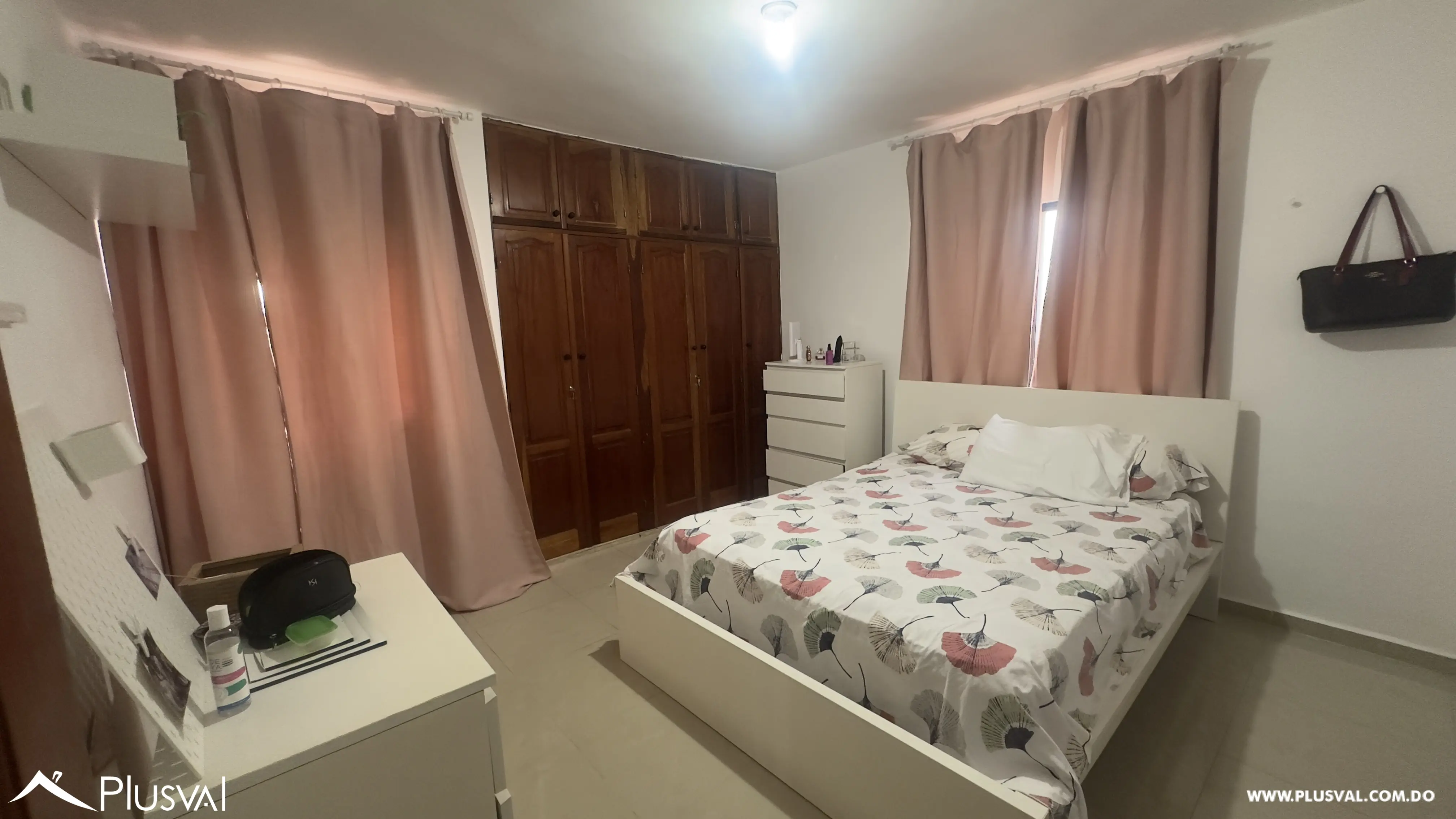 Apartamento de 3 habitaciones con 1 parqueo en una ubicación estratégica y lista para vivir. 458237