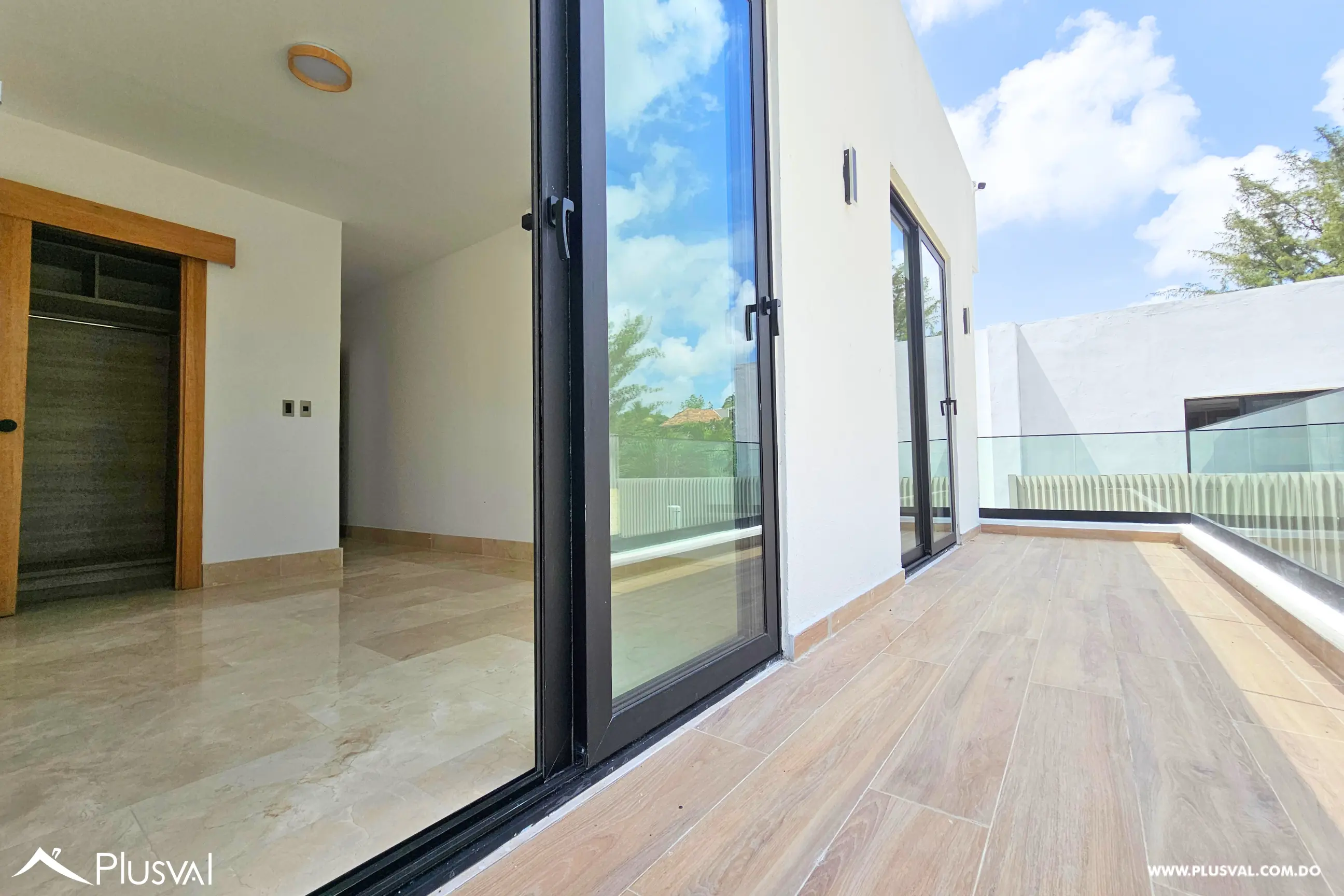 Casa en Residencial Cerrado en Alquiler con Línea Blanca en Arroyo Hondo 509178