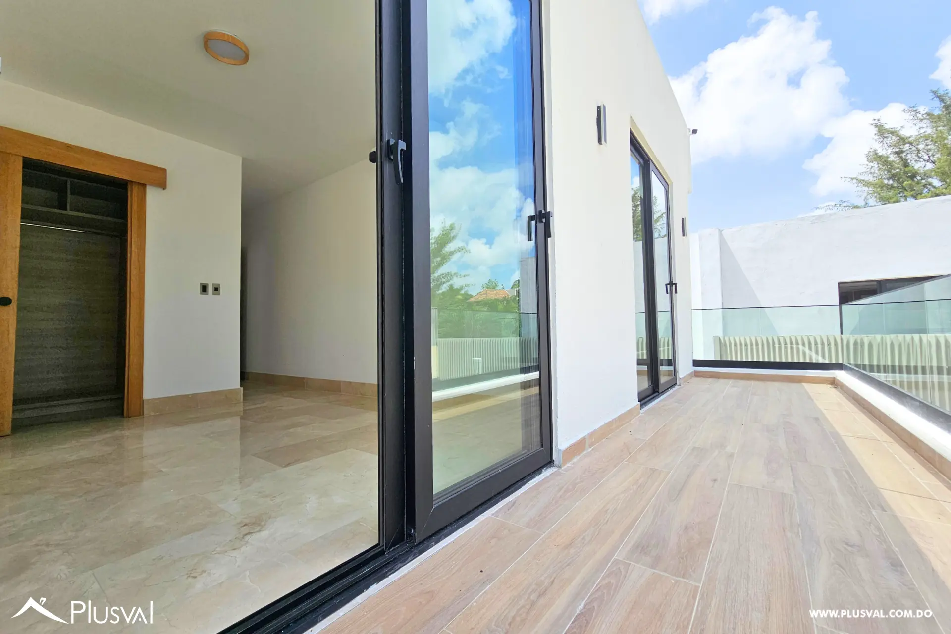 Casa en Residencial Cerrado en Alquiler con Línea Blanca en Arroyo Hondo 509178