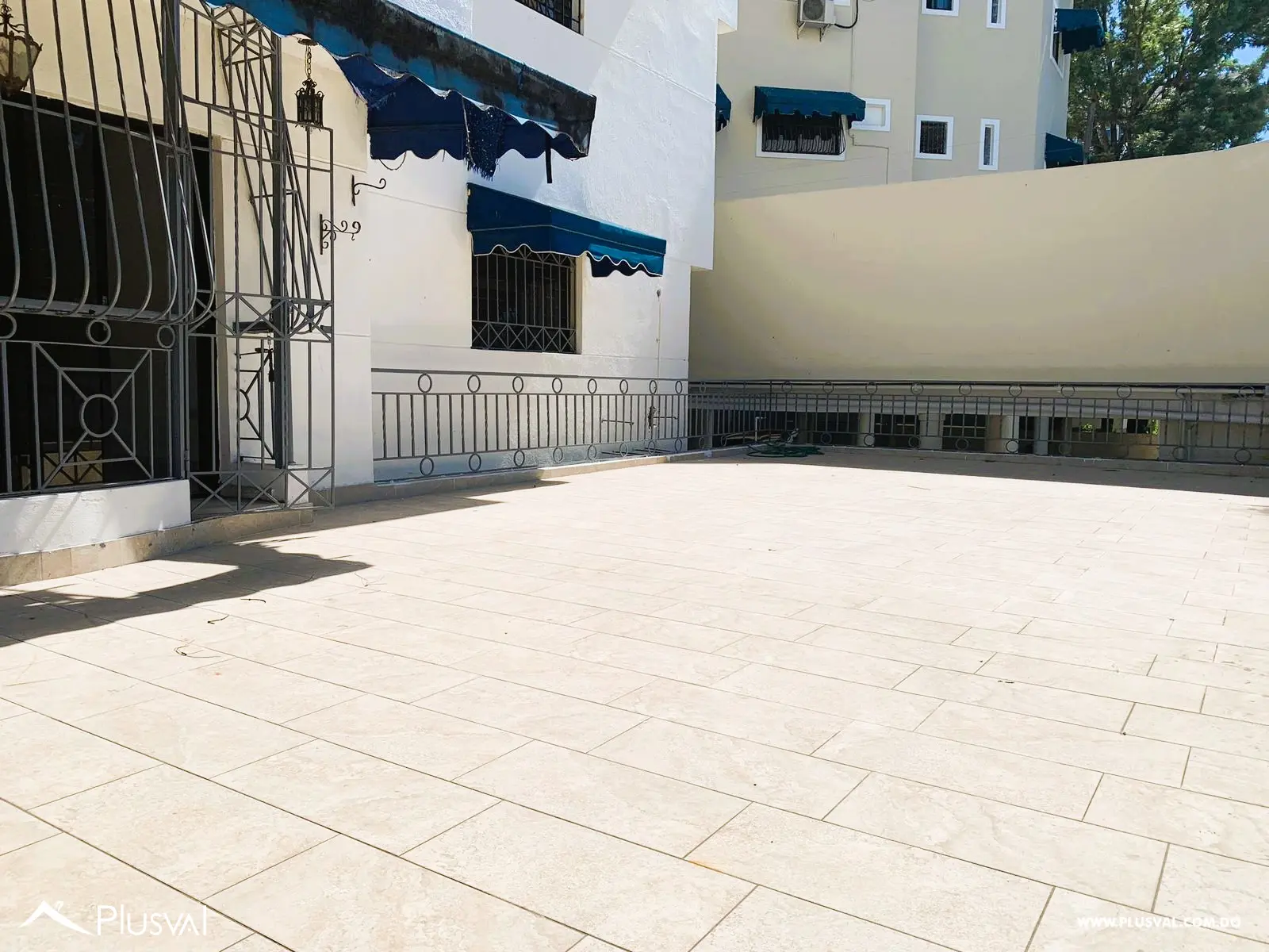 Apartamento con terraza en venta, Evaristo Morales de 3 habitaciones 467917