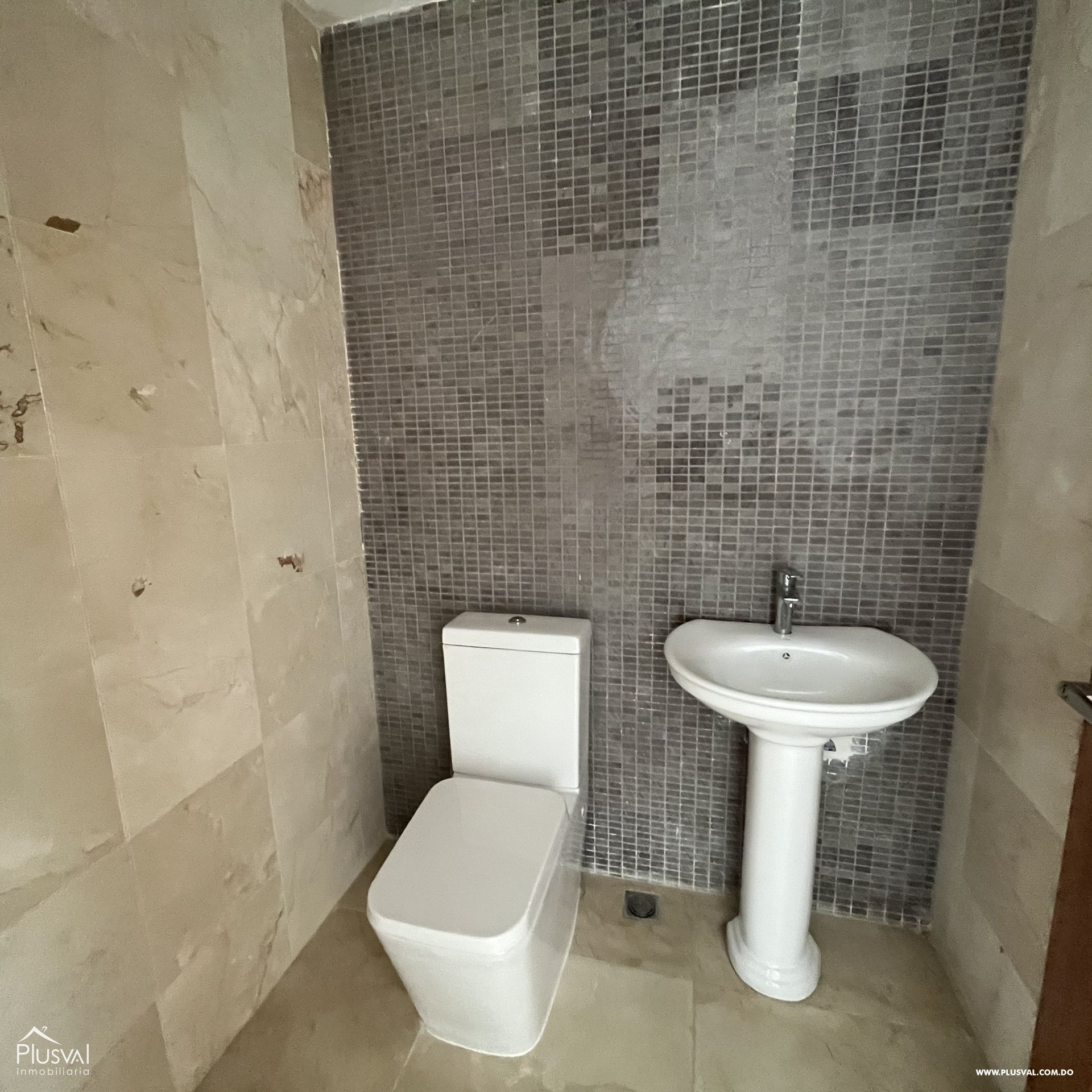 Venta de apartamento de 3 habitaciones en el sector de Evaristo Morales 293885