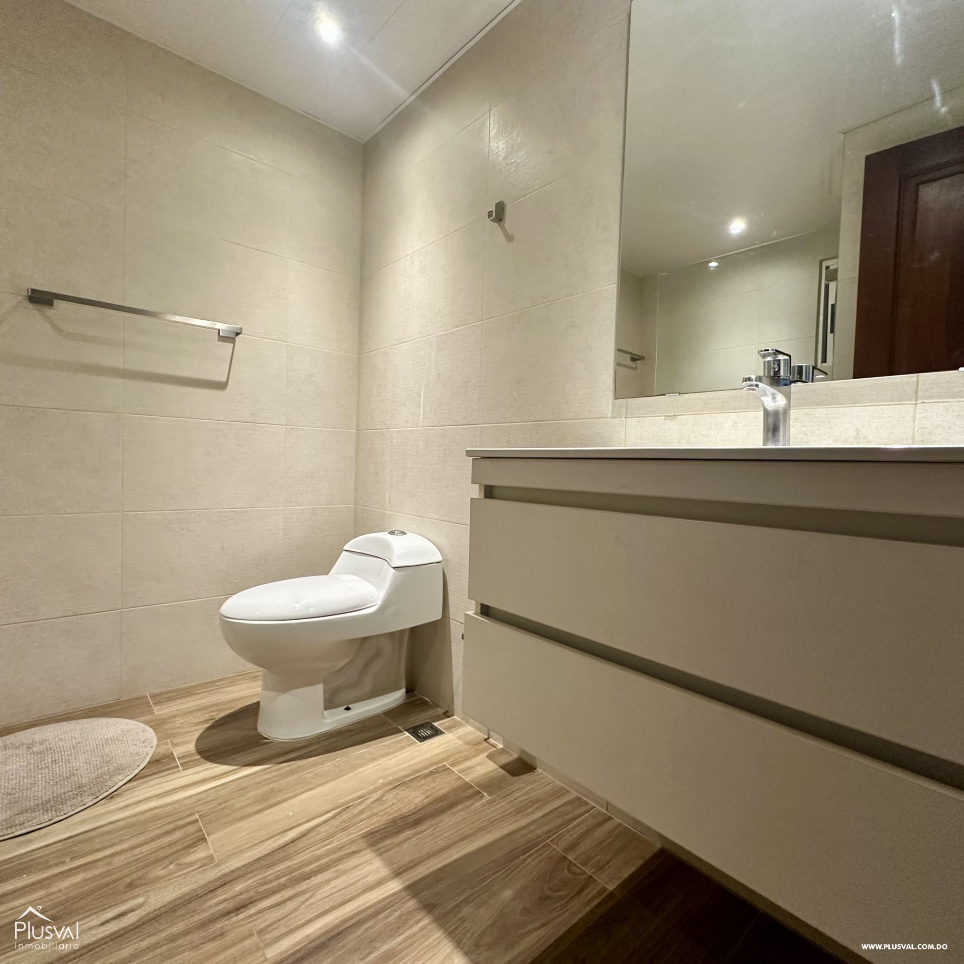 Amplio apartamento Amueblado en Alquiler en Piantini, DN 423623