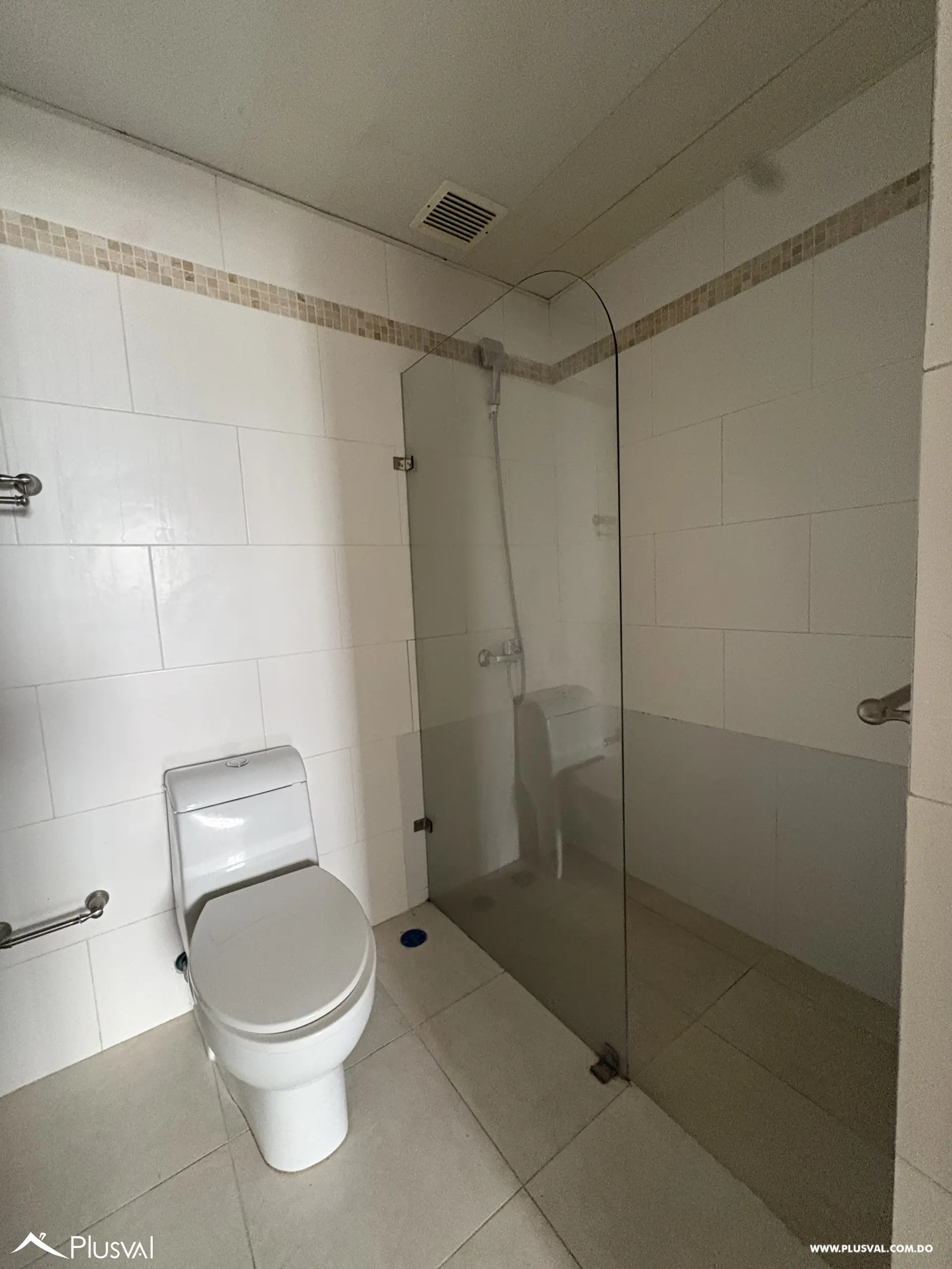 Cómodo apartamento en venta en Evaristo Morales. 532441