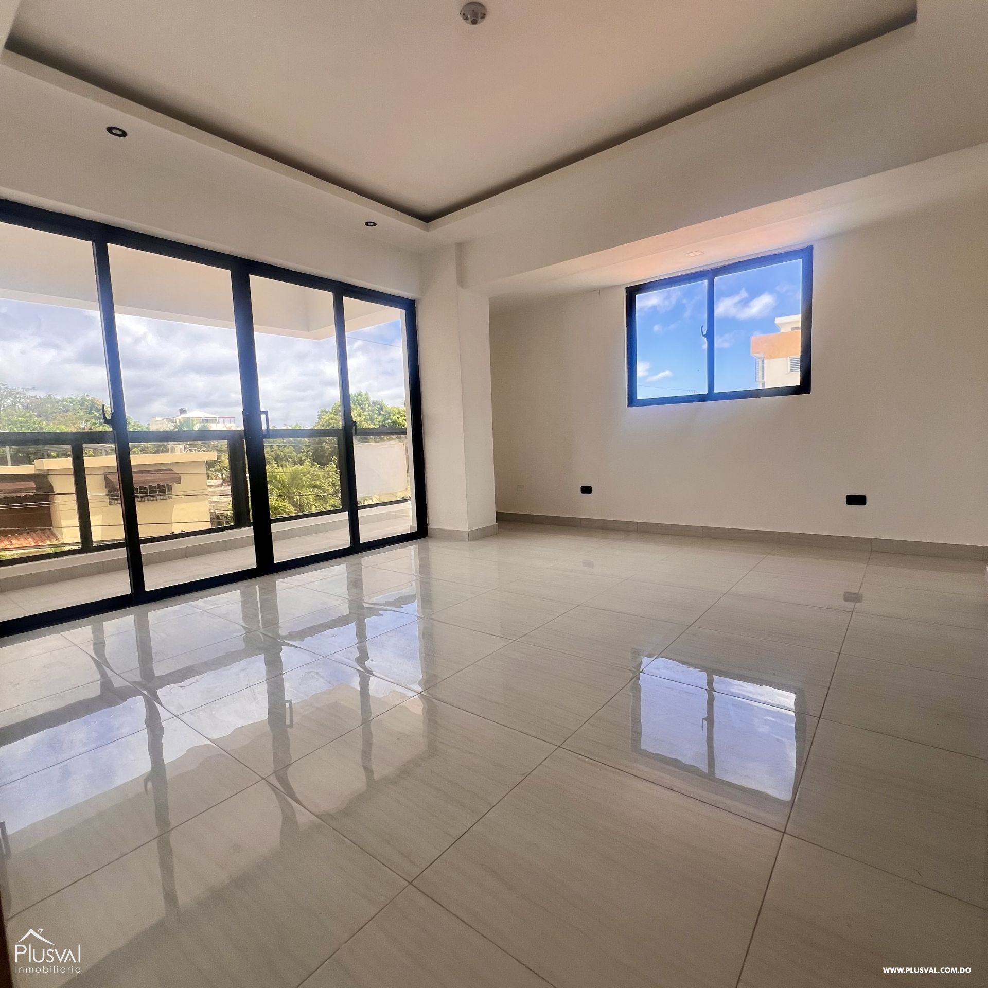 Apartamentos en la Urbanizacion Tropical 431165