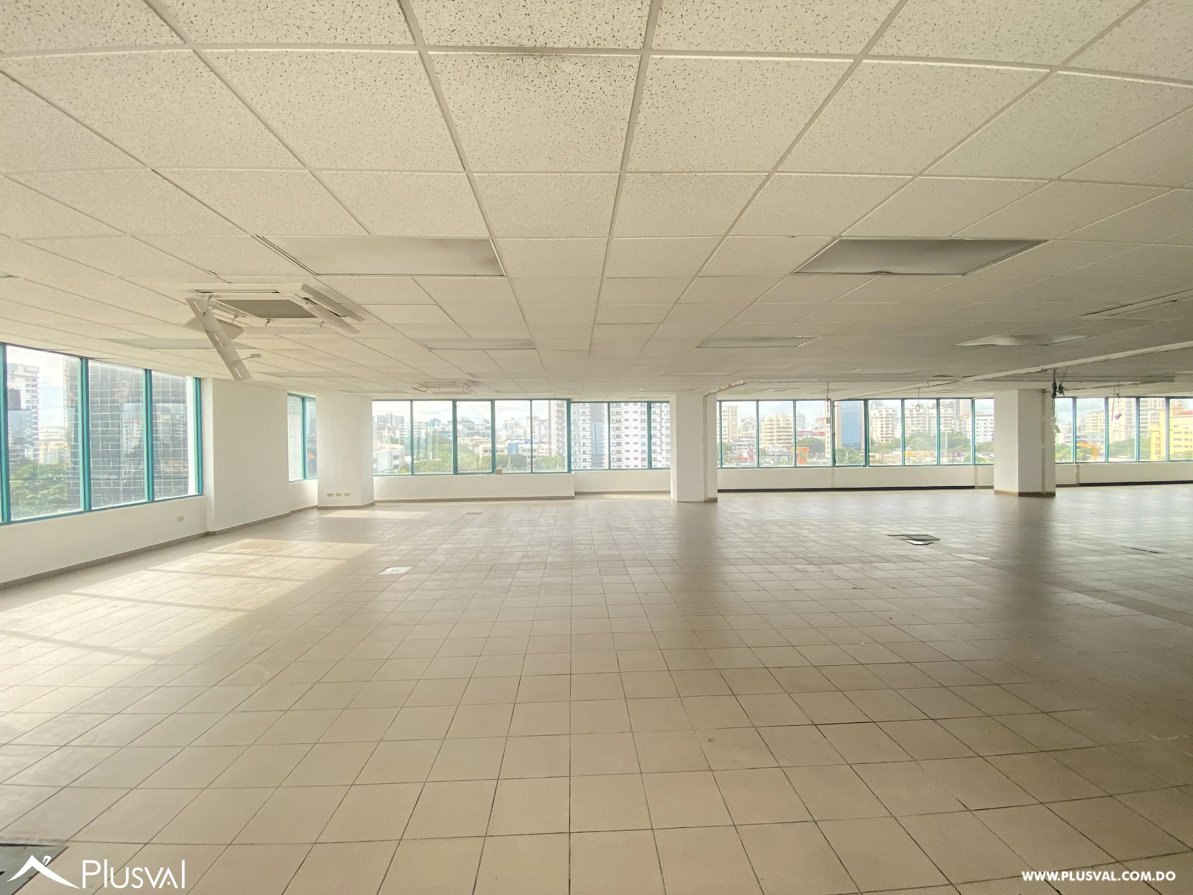 Alquilo Excelente Local Comercial con Vista Panorámica en La Julia 463373