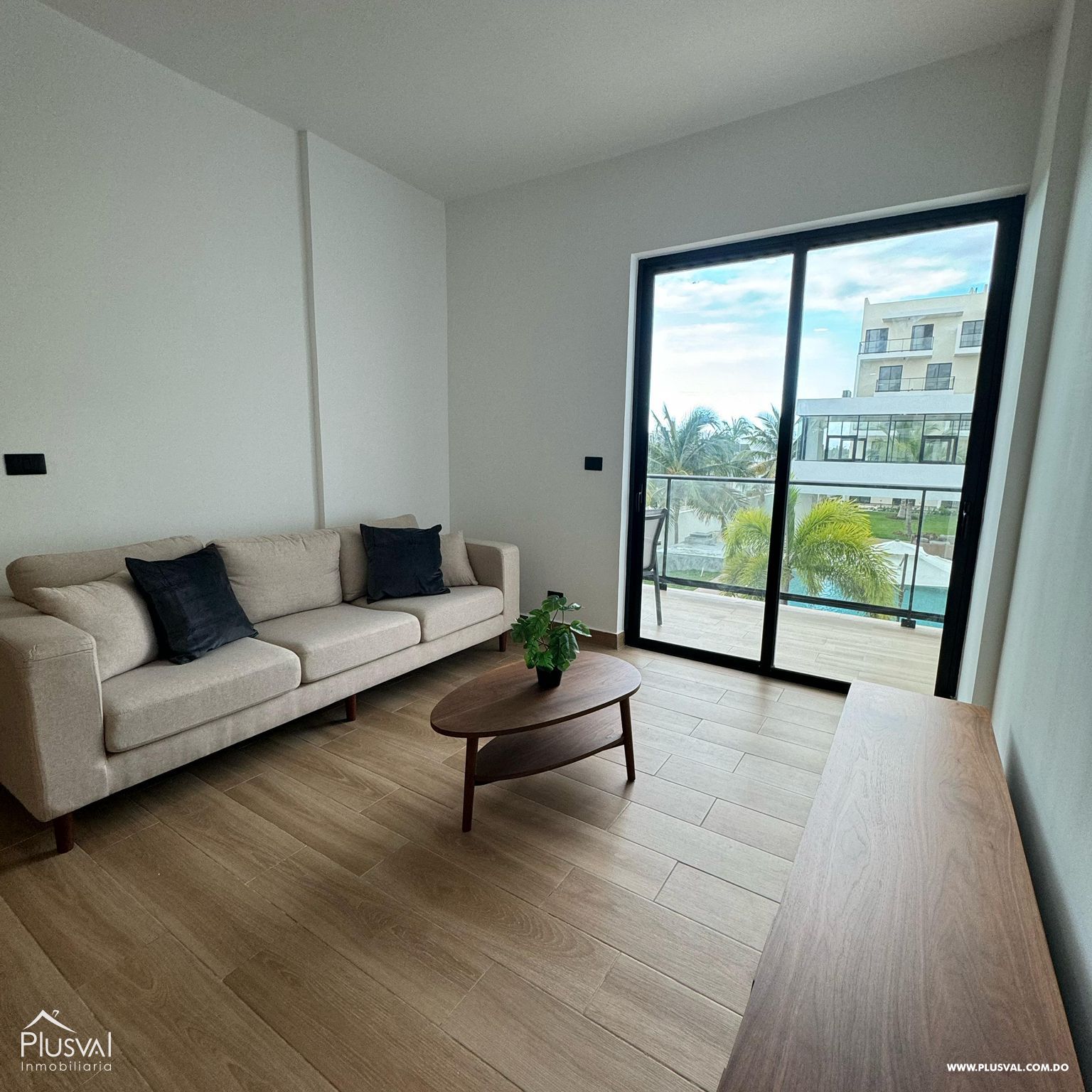 Apartamento amueblado en venta en central park at downtown punta cana con vista a la piscina 344108