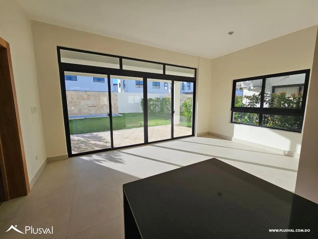 Casa en renta con piscina, terraza y jardín privado, amplios espacios y concepto abierto 477942