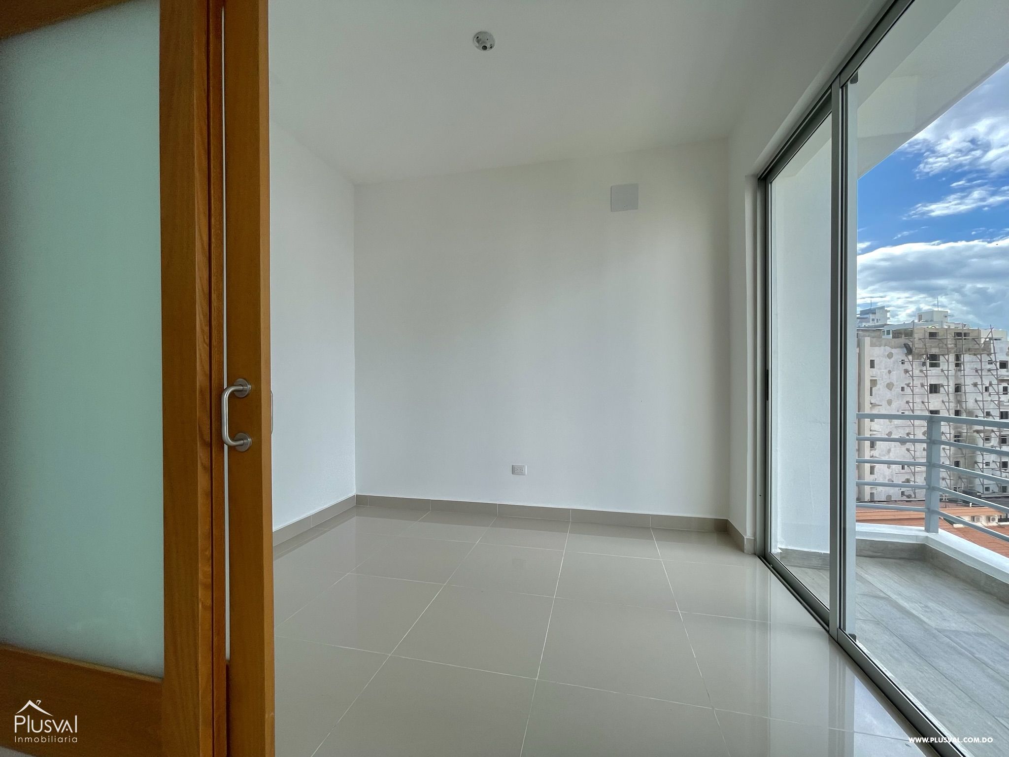 Alquiler Apartamento 2 Hab + Estudio, con Area Social y 2 parqueos + Locker en Serralles 235917