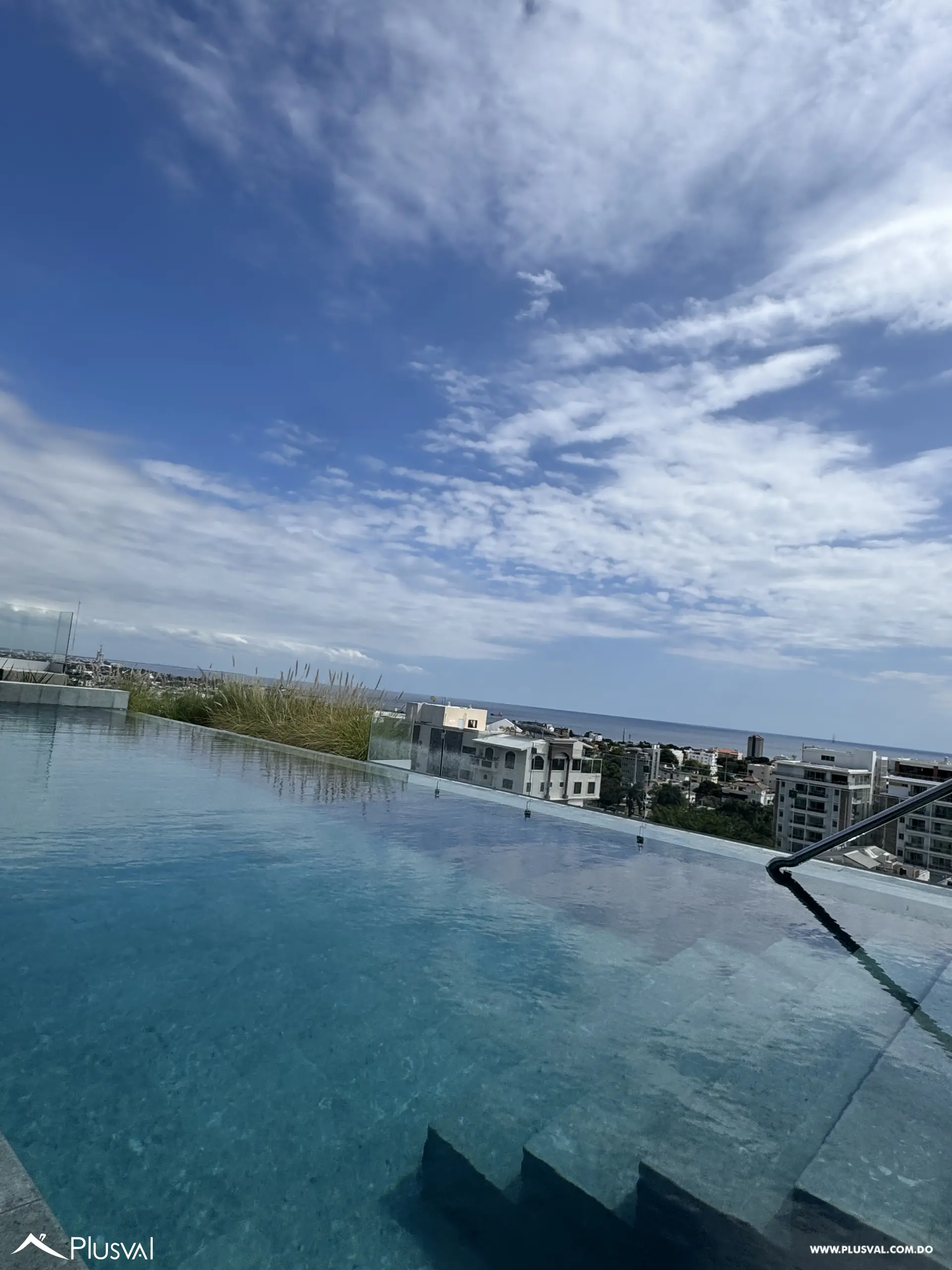 Alquiler de apartamento con linea blanca en torre de lujo en Gazcue 498555