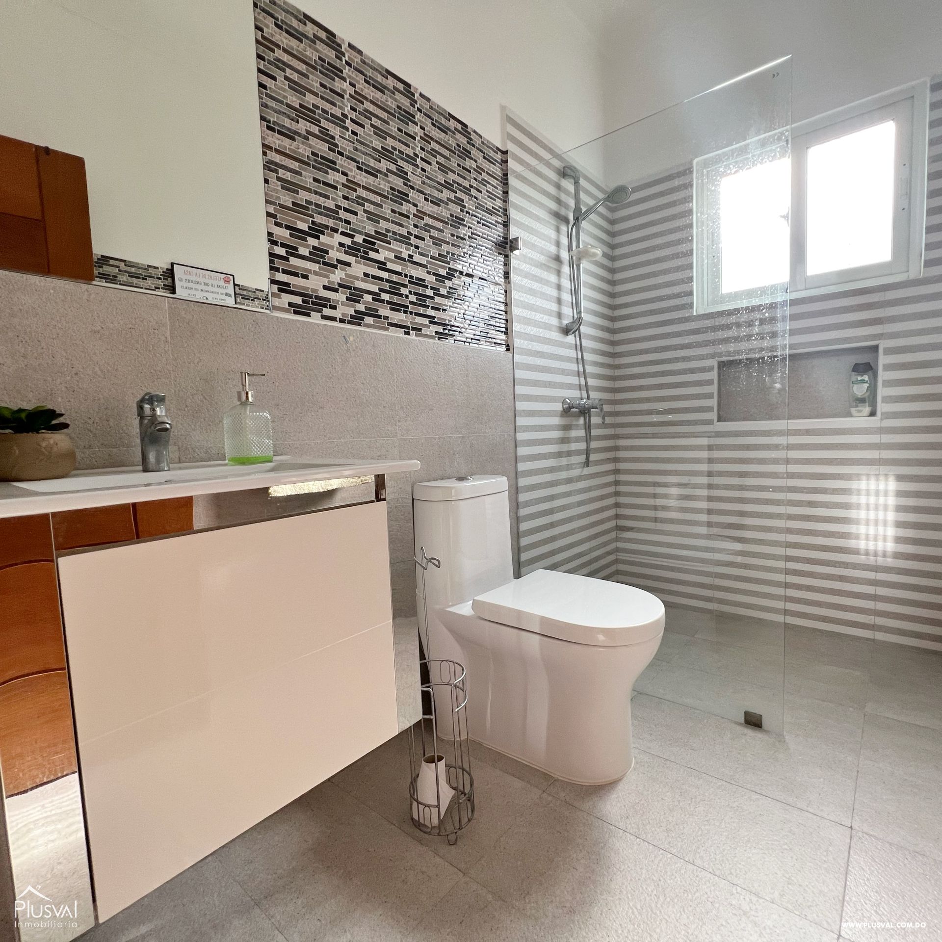 Casa amplia y moderna en venta en Vista Cana 370989