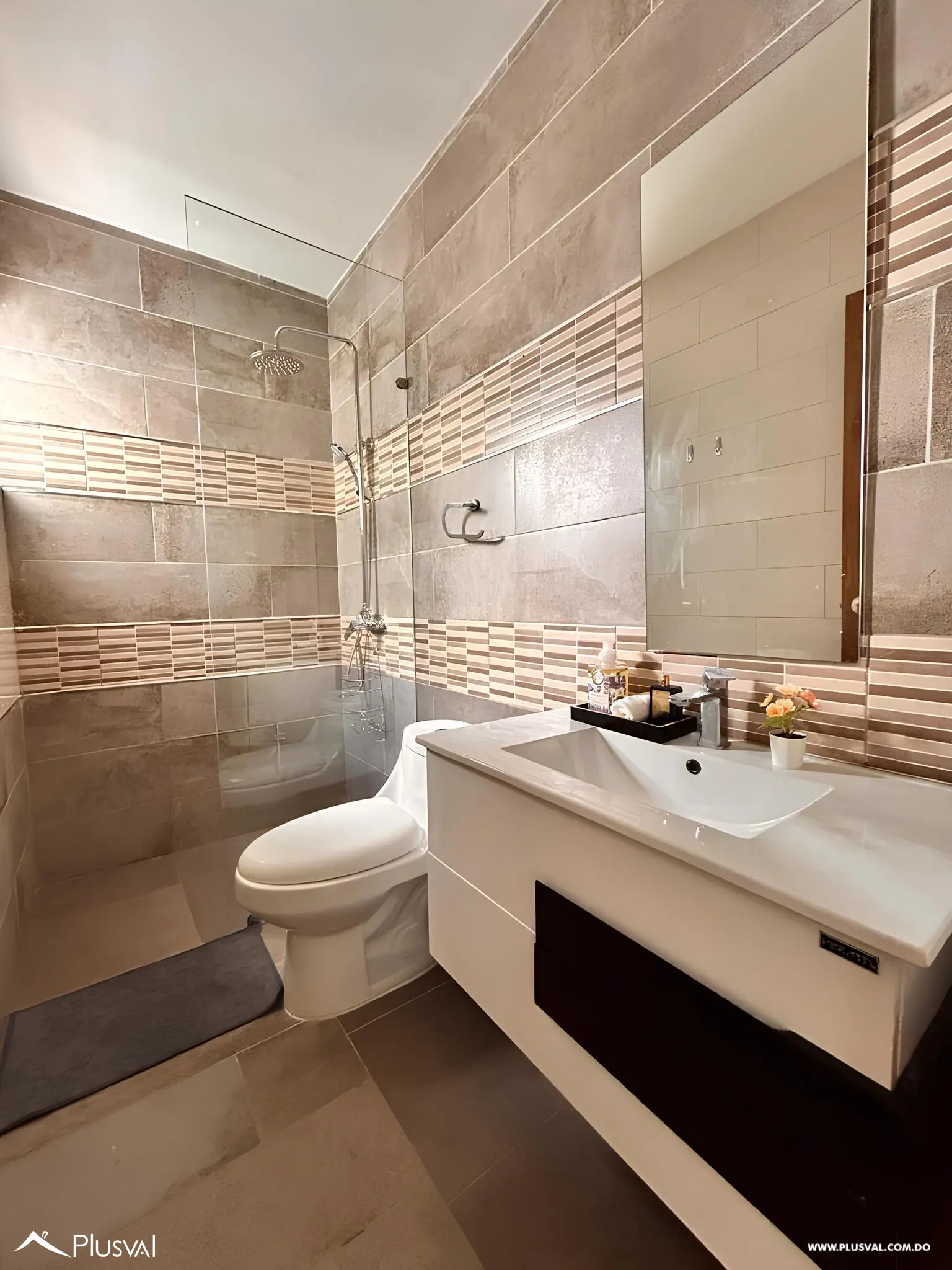 Alquiler apartamento semi amueblado con 3 habitaciones. 470616