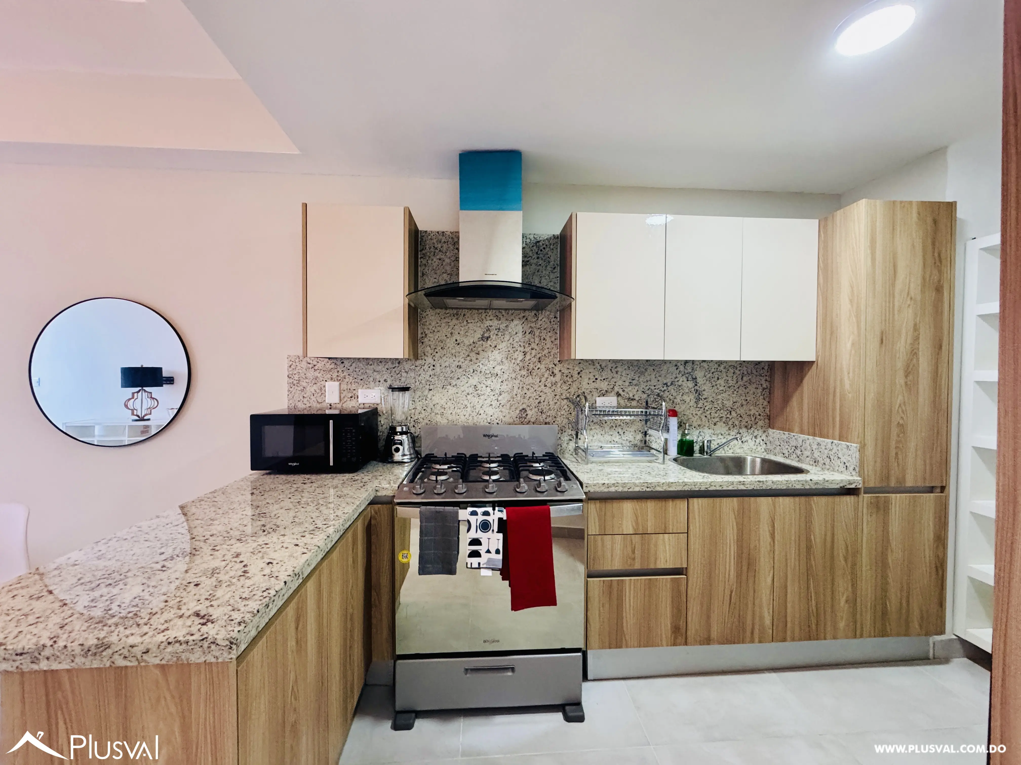 Céntrico apartamento amueblado cerca de la Av. Churchill 502965