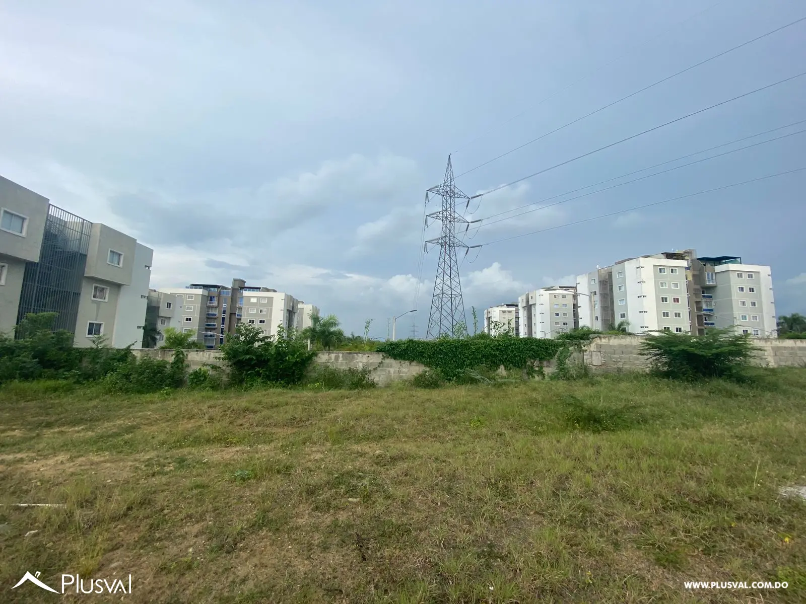 Venta de solar de 600 MT2 en urbanización cerrada 467424
