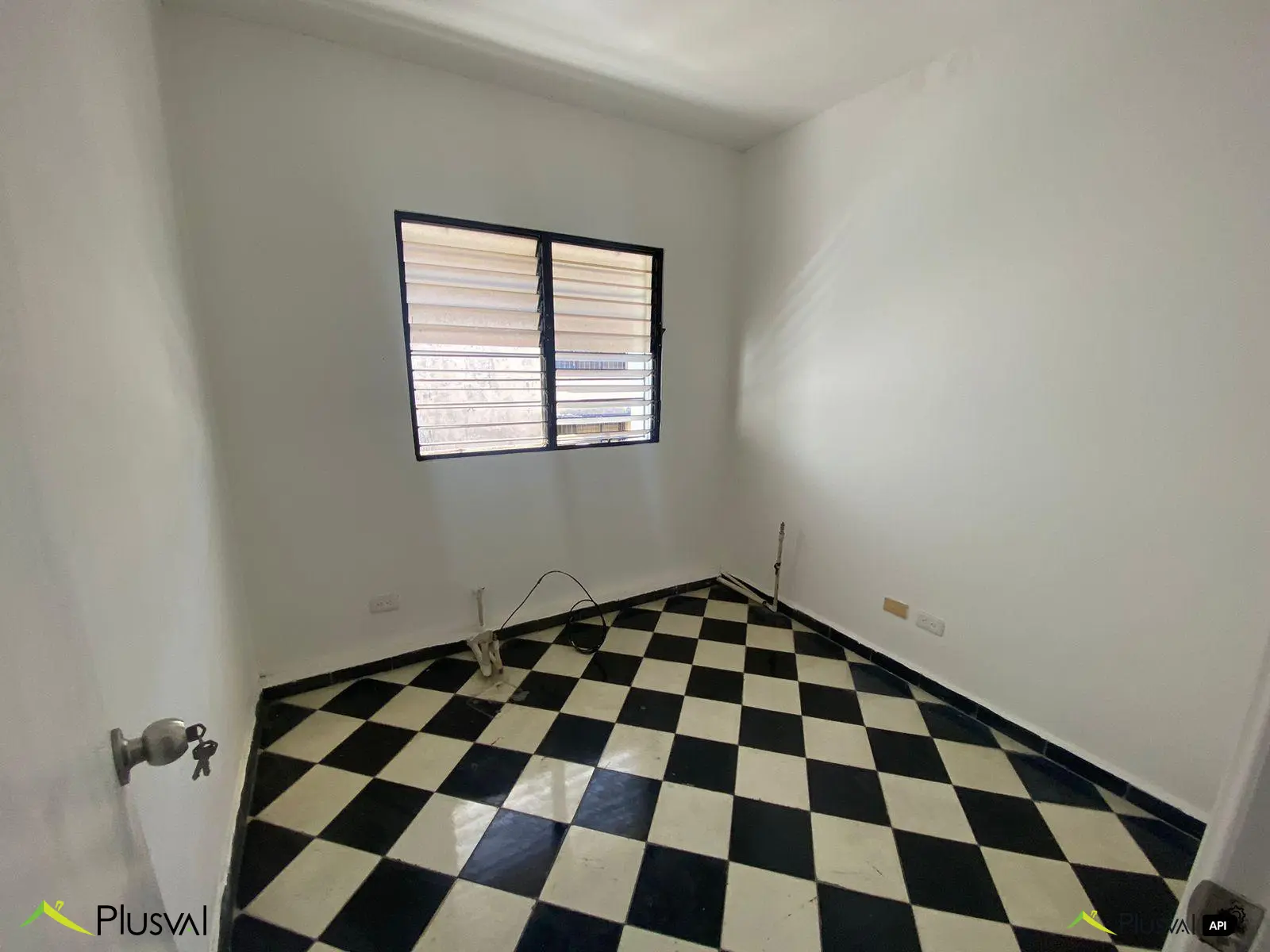 Alquilo Excelente Local Centro Odontologico Uruguay en Gazcue- Calle Uruguay 1, Gazcue 445510