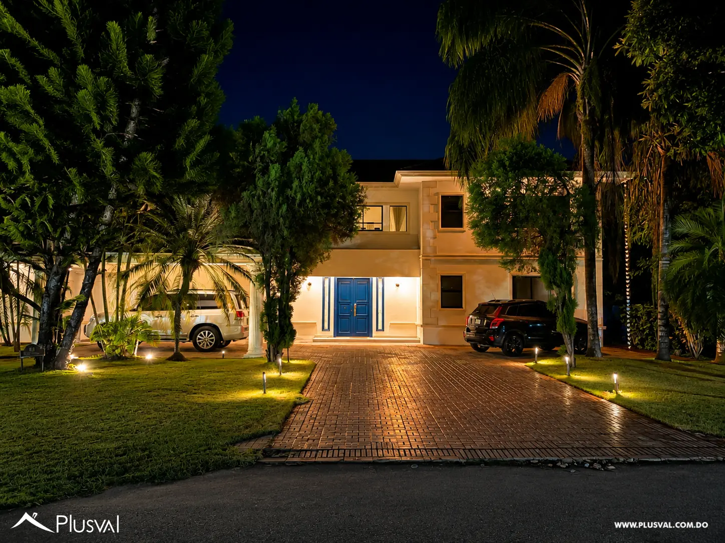 Villa Amueblada en Venta con Jacuzzi y Vista al Campo de Golf en Metro Country Club 504768