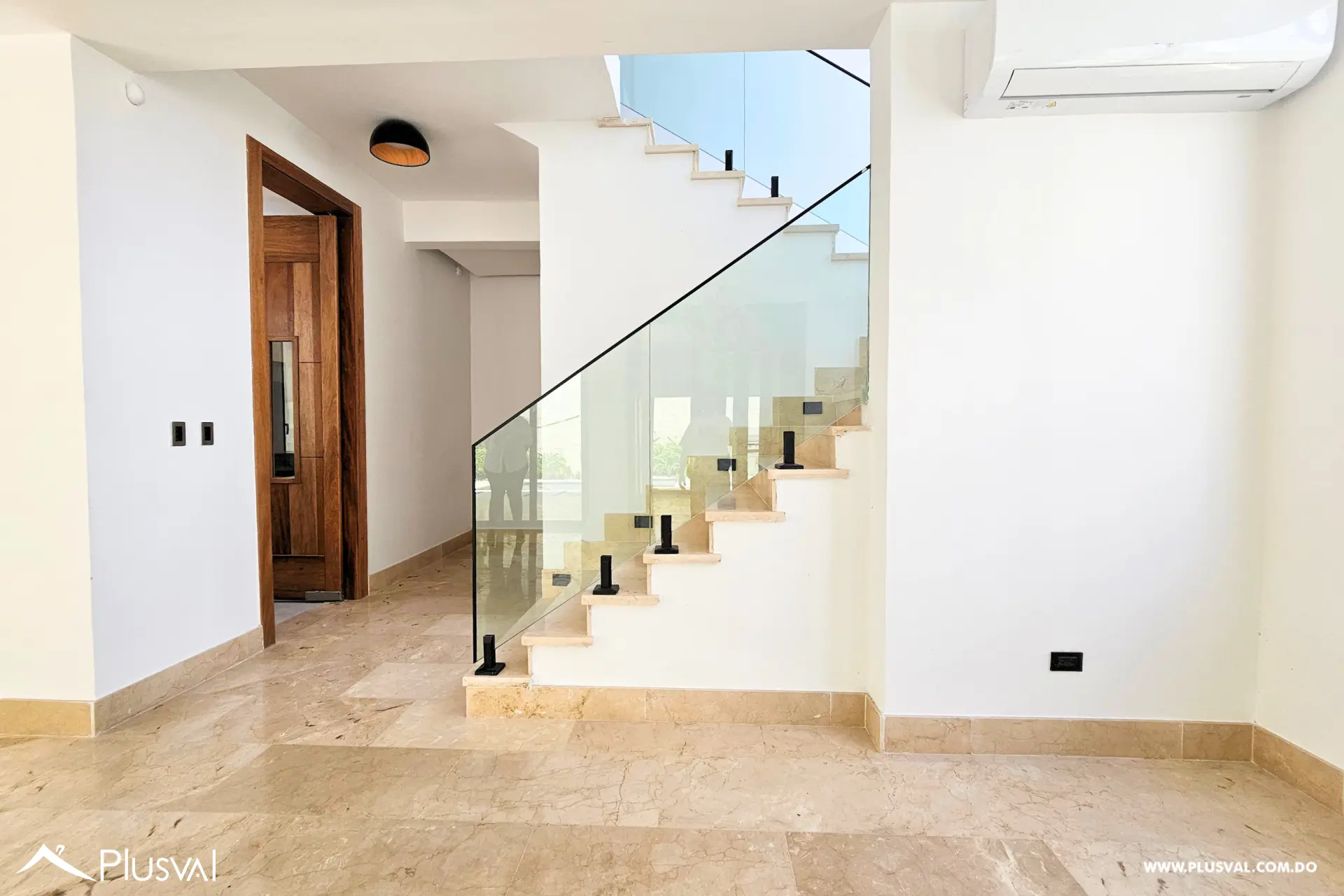 Casa en Residencial Cerrado en Alquiler con Línea Blanca en Arroyo Hondo 509170