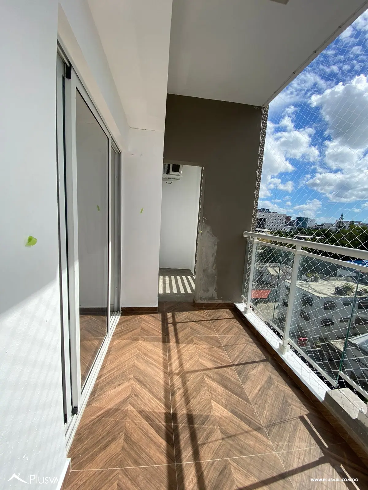 Amplio apartamento para alquiler en Evaristo Morales. 472760