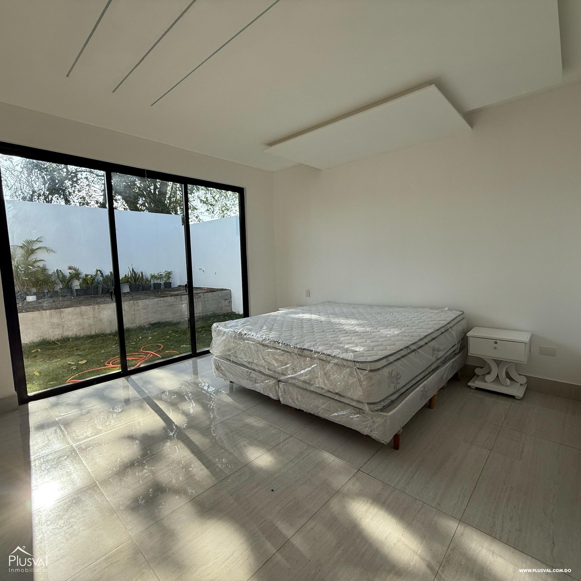 Amplia casa en exclusivo sector de Santiago. 416615