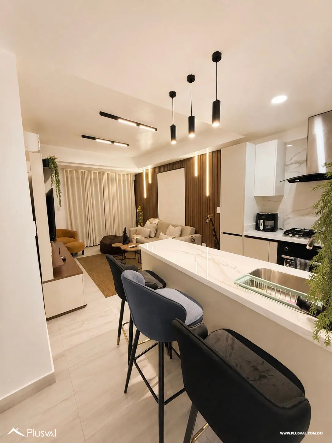 Elegante apartamento amueblado en venta, ubicado en Evaristo Morales. 530234