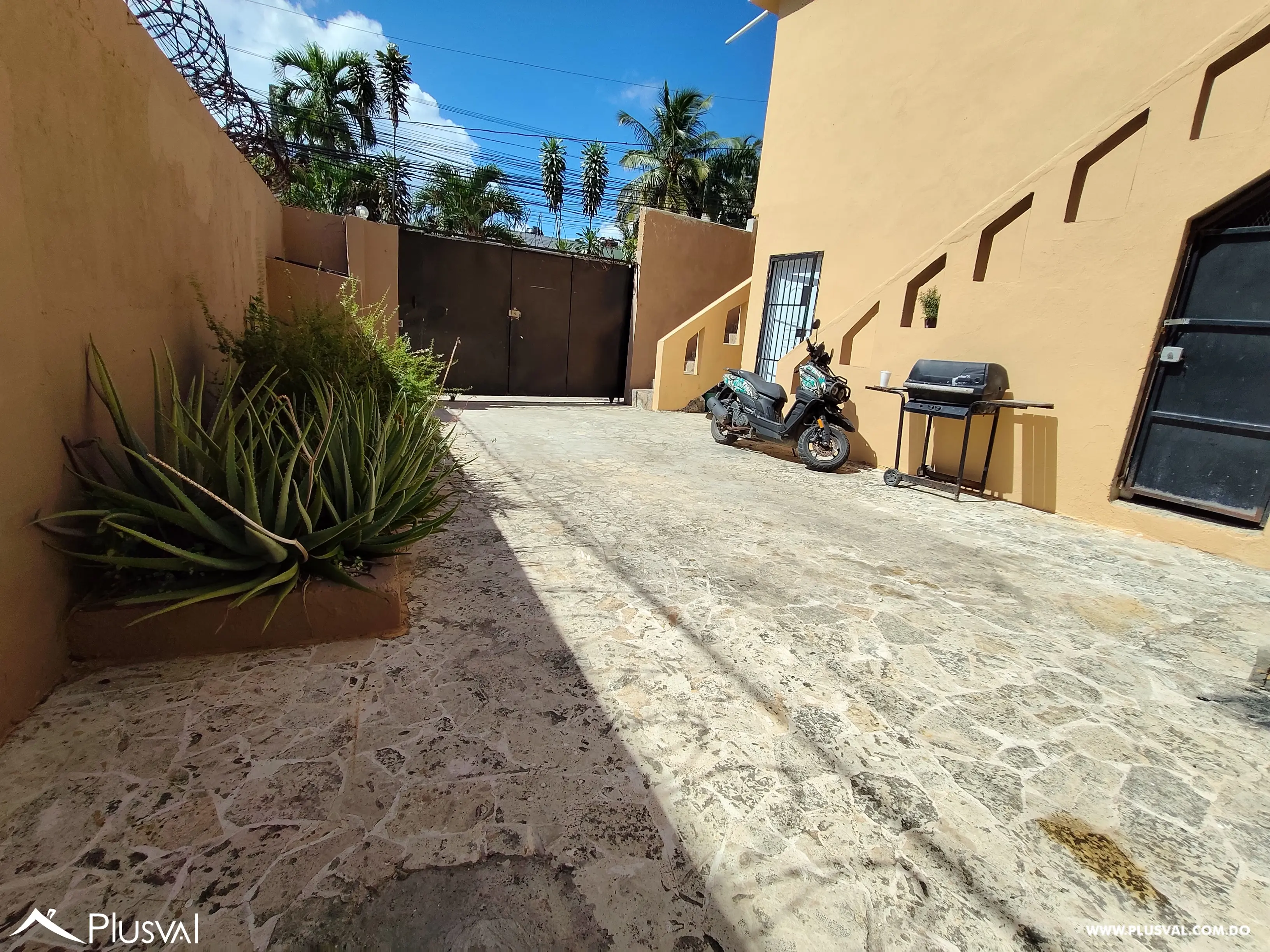 CASA GRANDE EN VENTA  EN EL CENTRO DE BOCA CHICA, IDEAL PARA INVERSION O VIVIR 529870