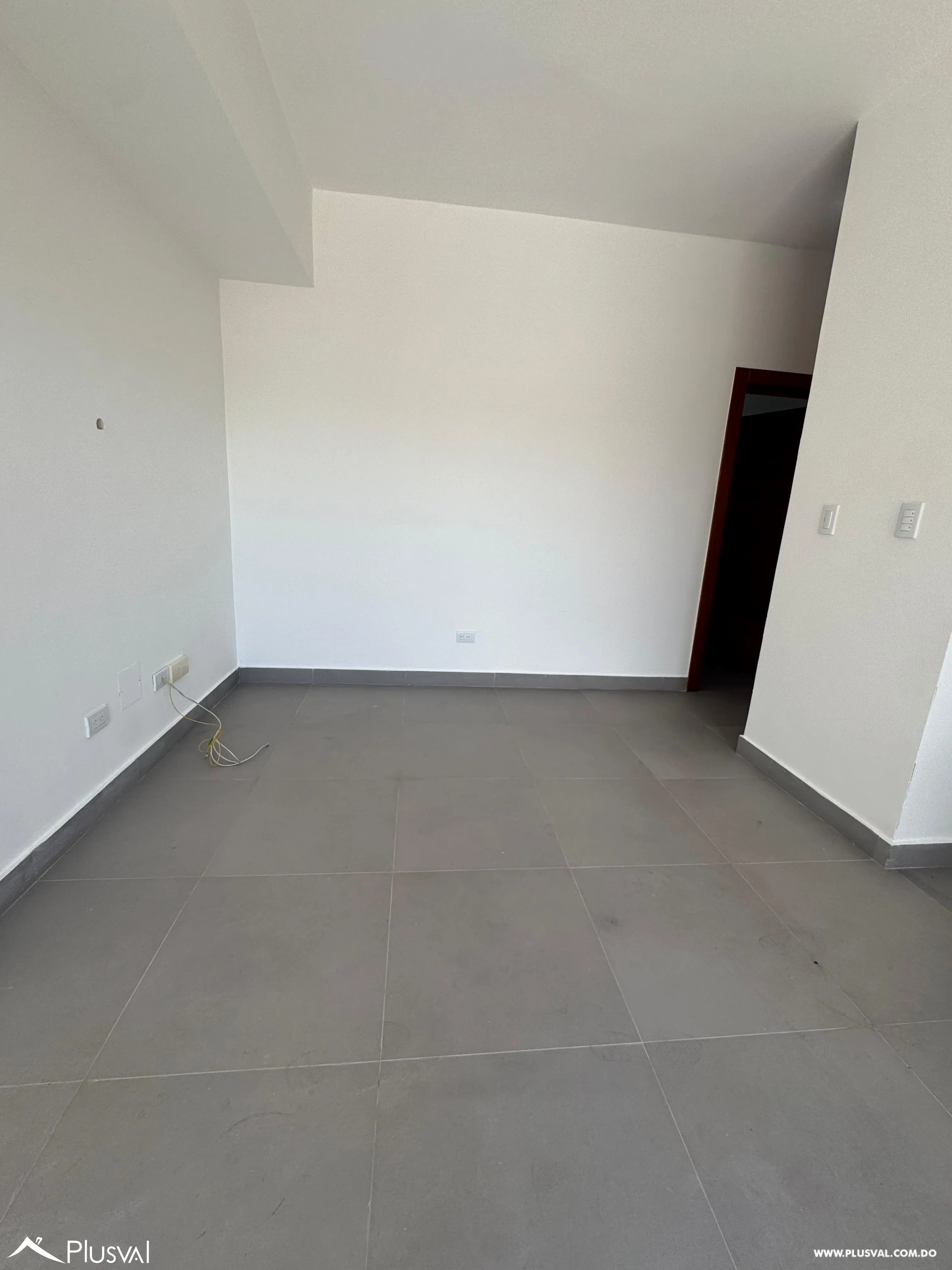 Alquiler de comodo apartamento en torre moderna de Evaristo Morales 458208