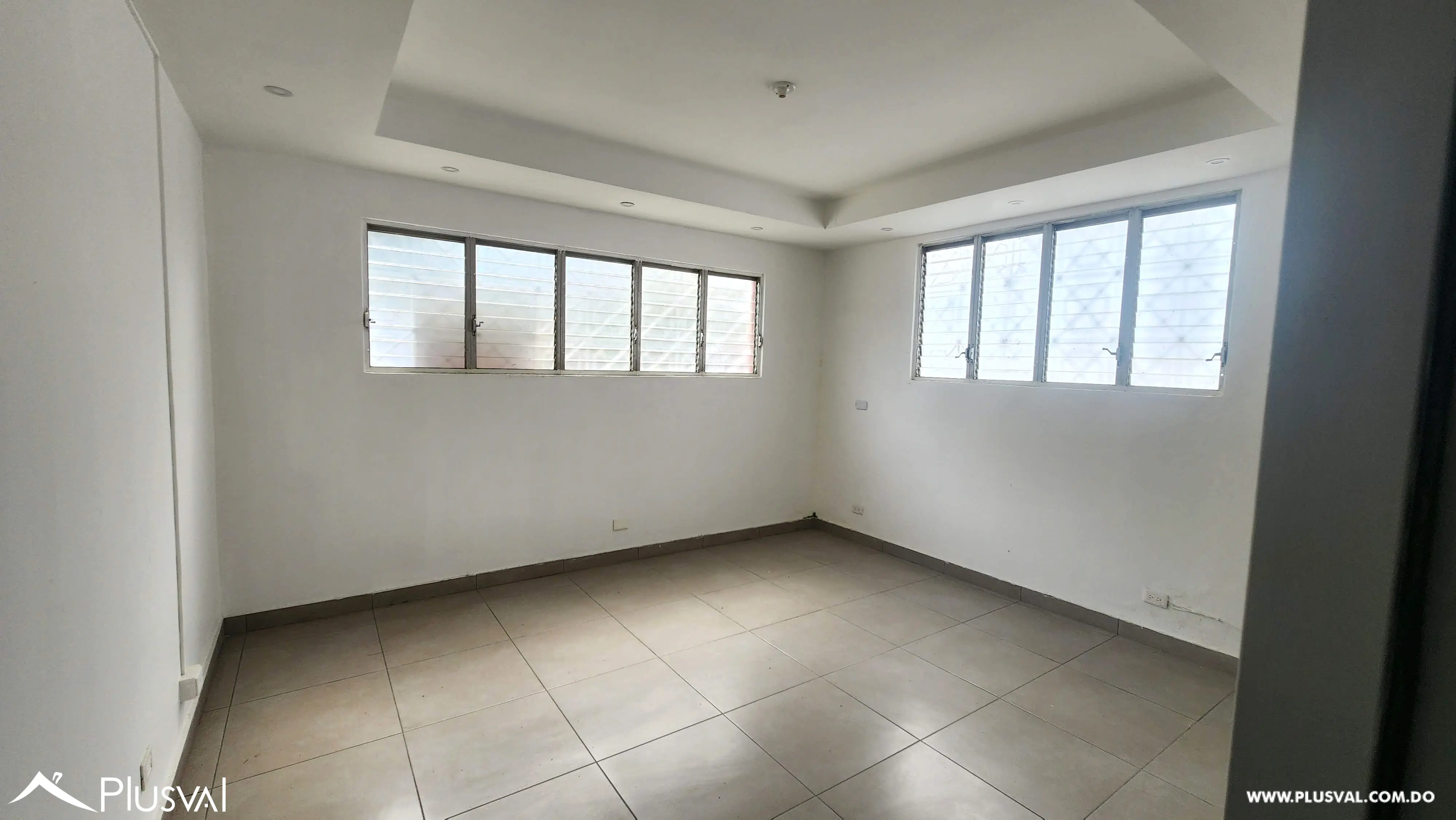 Se alquila casa para fines comerciales. 502701
