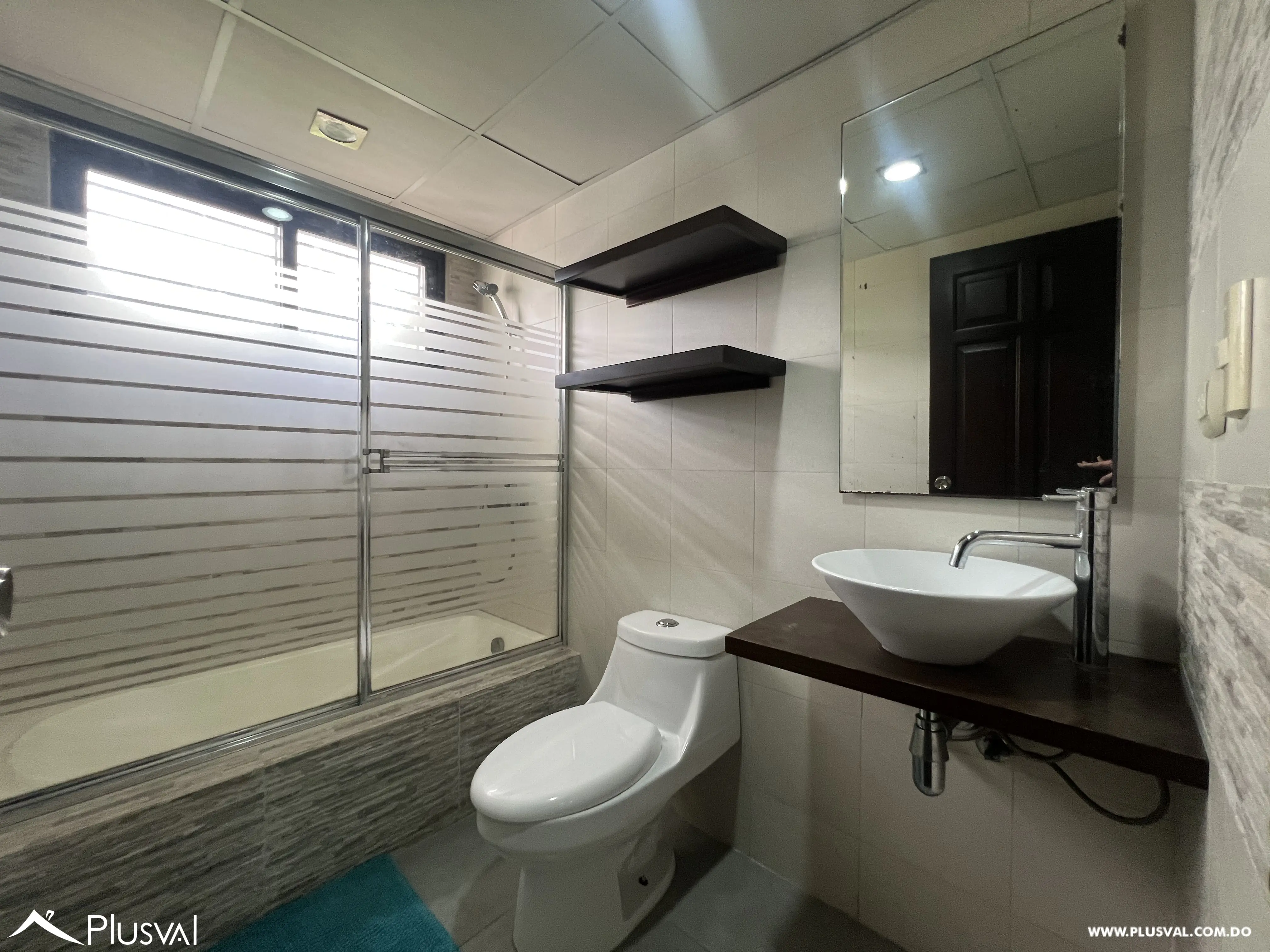 Amplio apartamento en venta en Piantini 488505