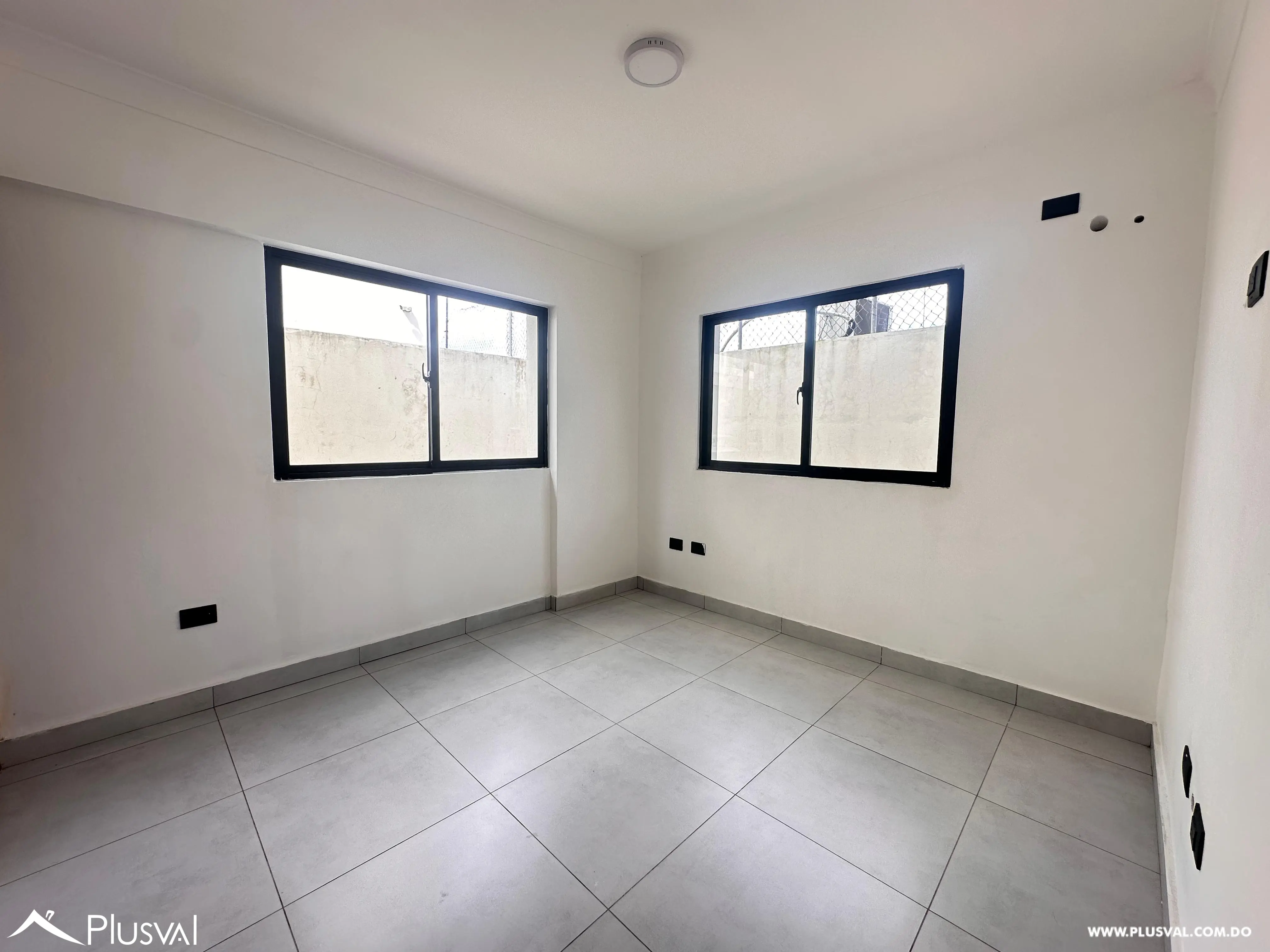 Apartamento  con patio privado en autopista san isidro 488046