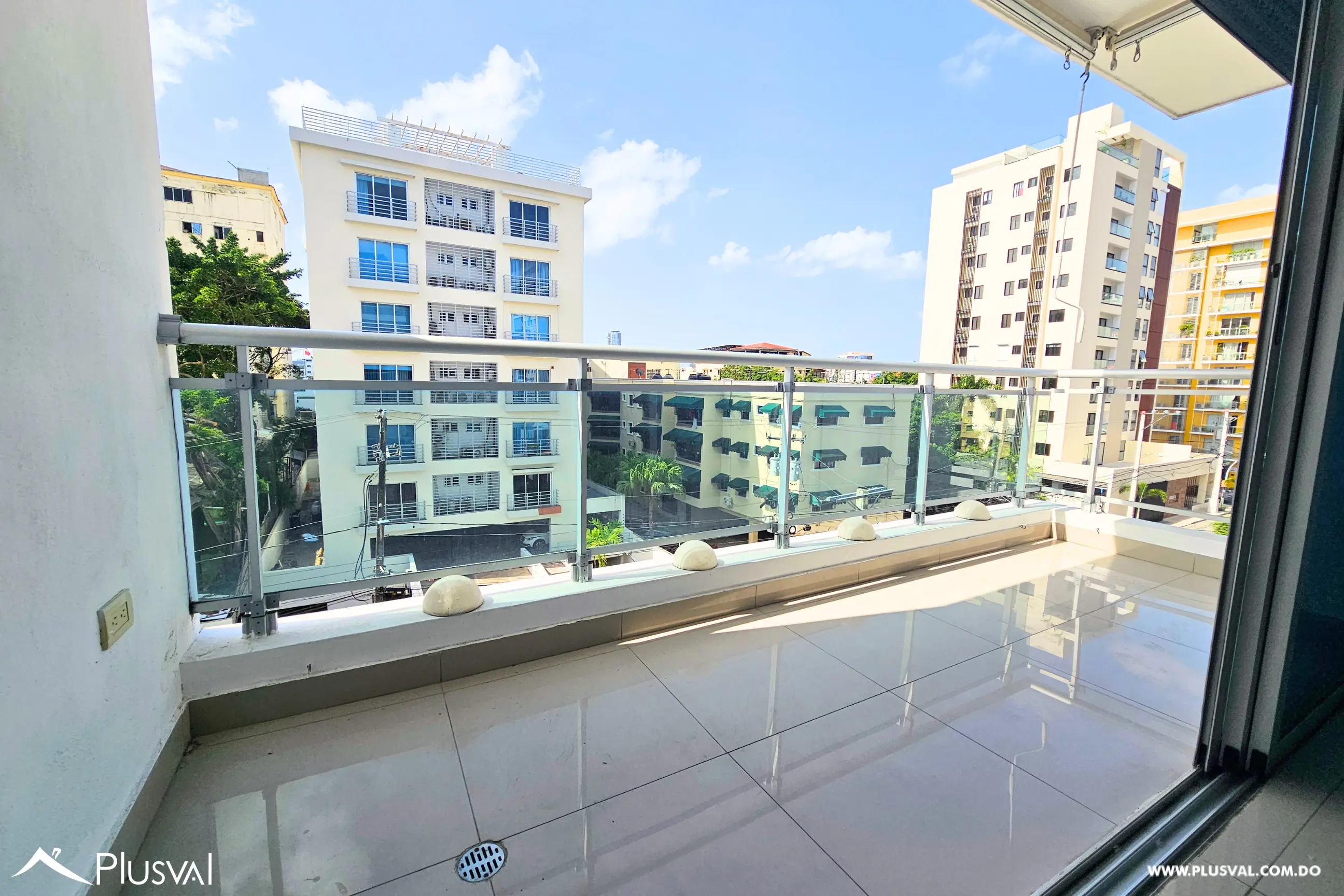 Apartamento en alquiler en Evaristo Morales 519720