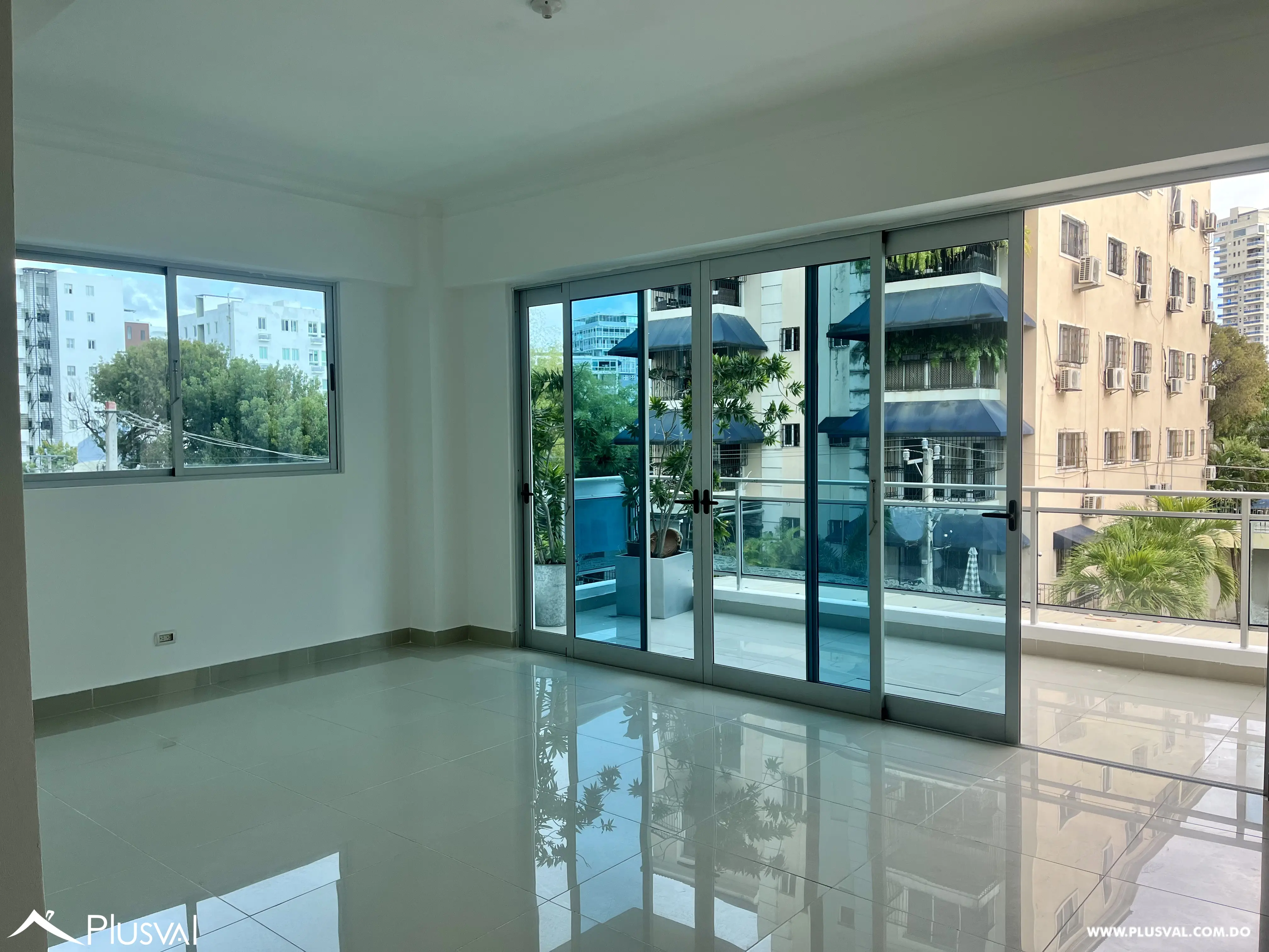 Se vende amplio apartamento con balcon tipo terraza 492539