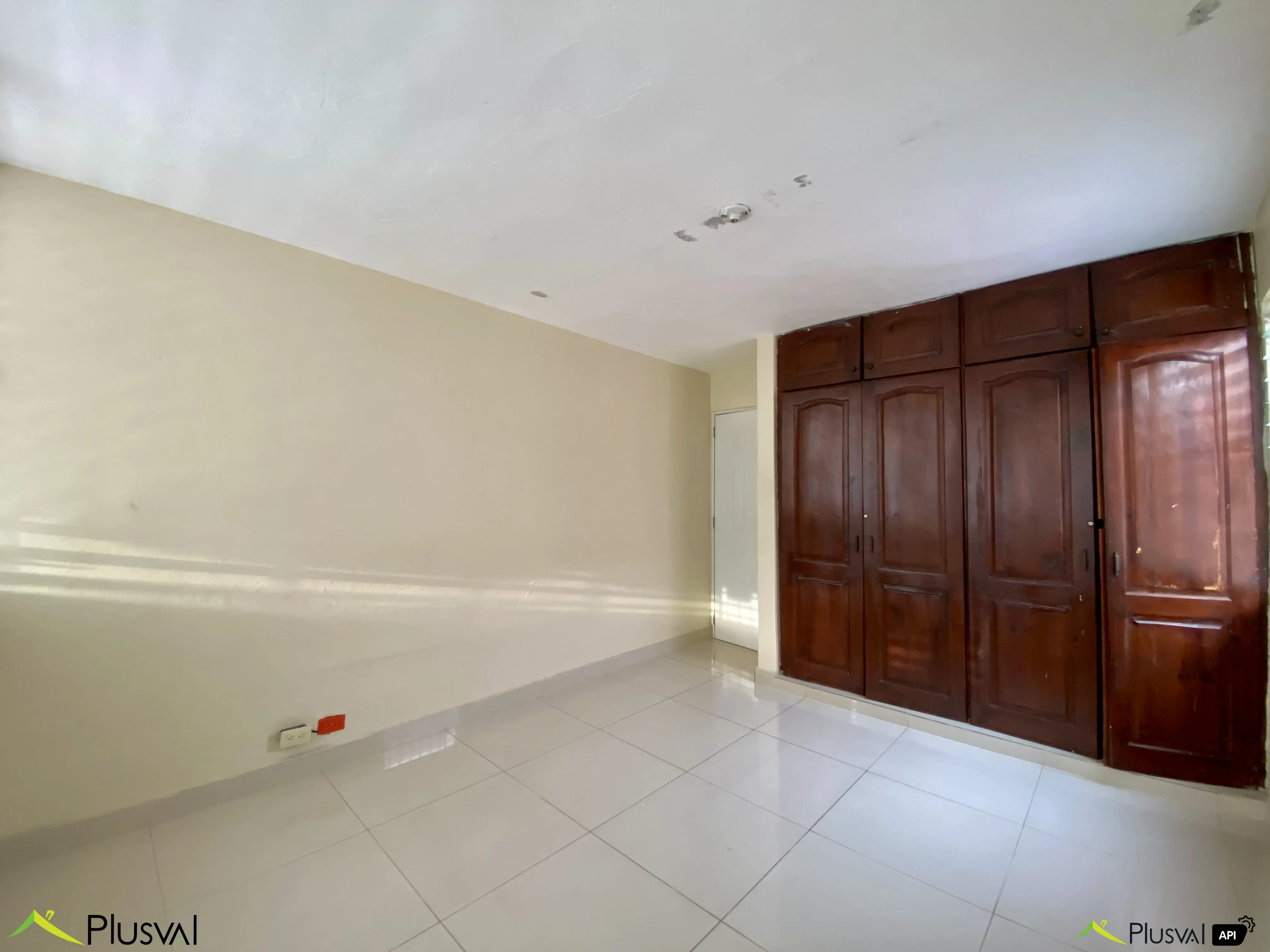 Casa Comercial de Dos Niveles en Alquiler en Urbanización Fernández – Ideal para Oficinas o Negocio 450694