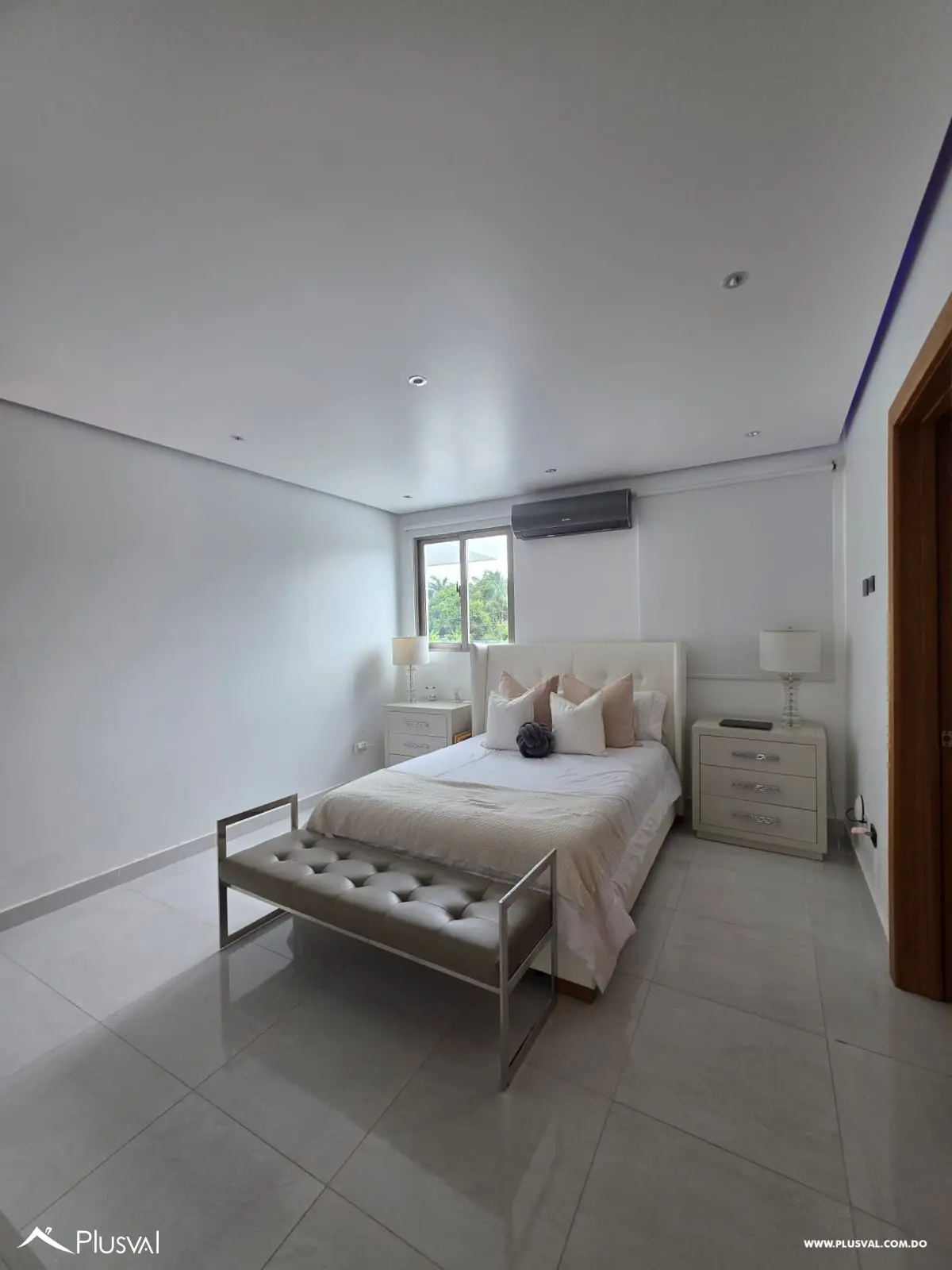 Vivienda de 2 niveles en Proyecto seguro de Santiago. 459882