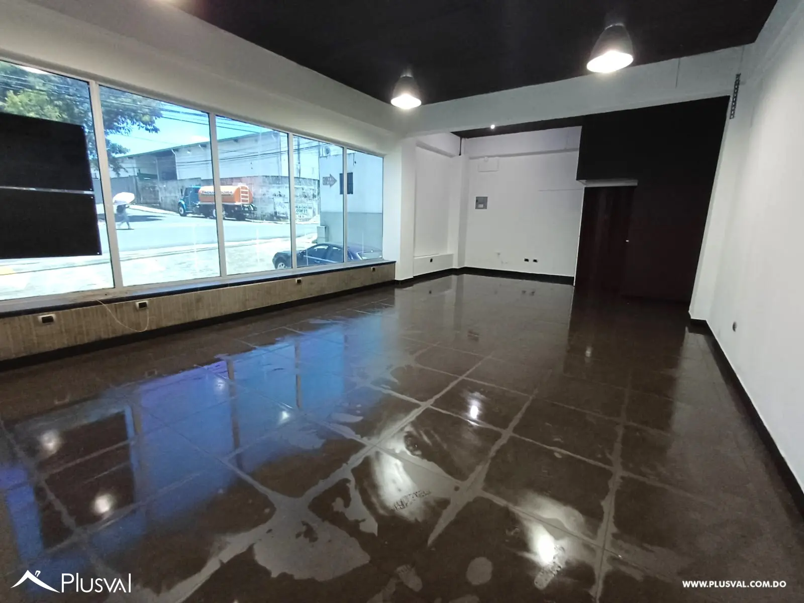 Se vende local comercial en Primer Nivel 515999
