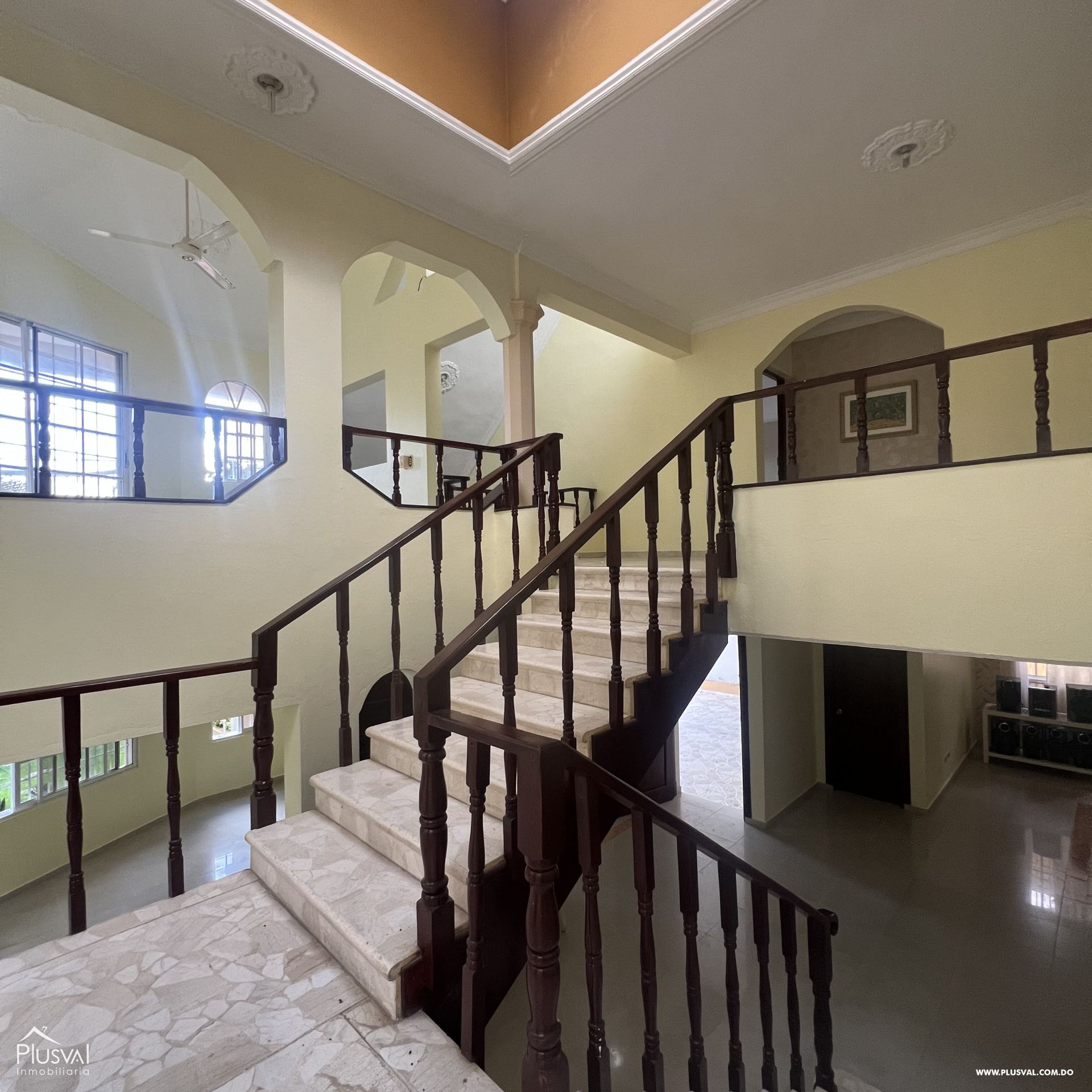 Descubre el Hogar de tus Sueños: Amplia Casa de 4 Habitaciones con Baño Privado, Piscina y Espacios de Lujo para Vivir al Máximo 381246