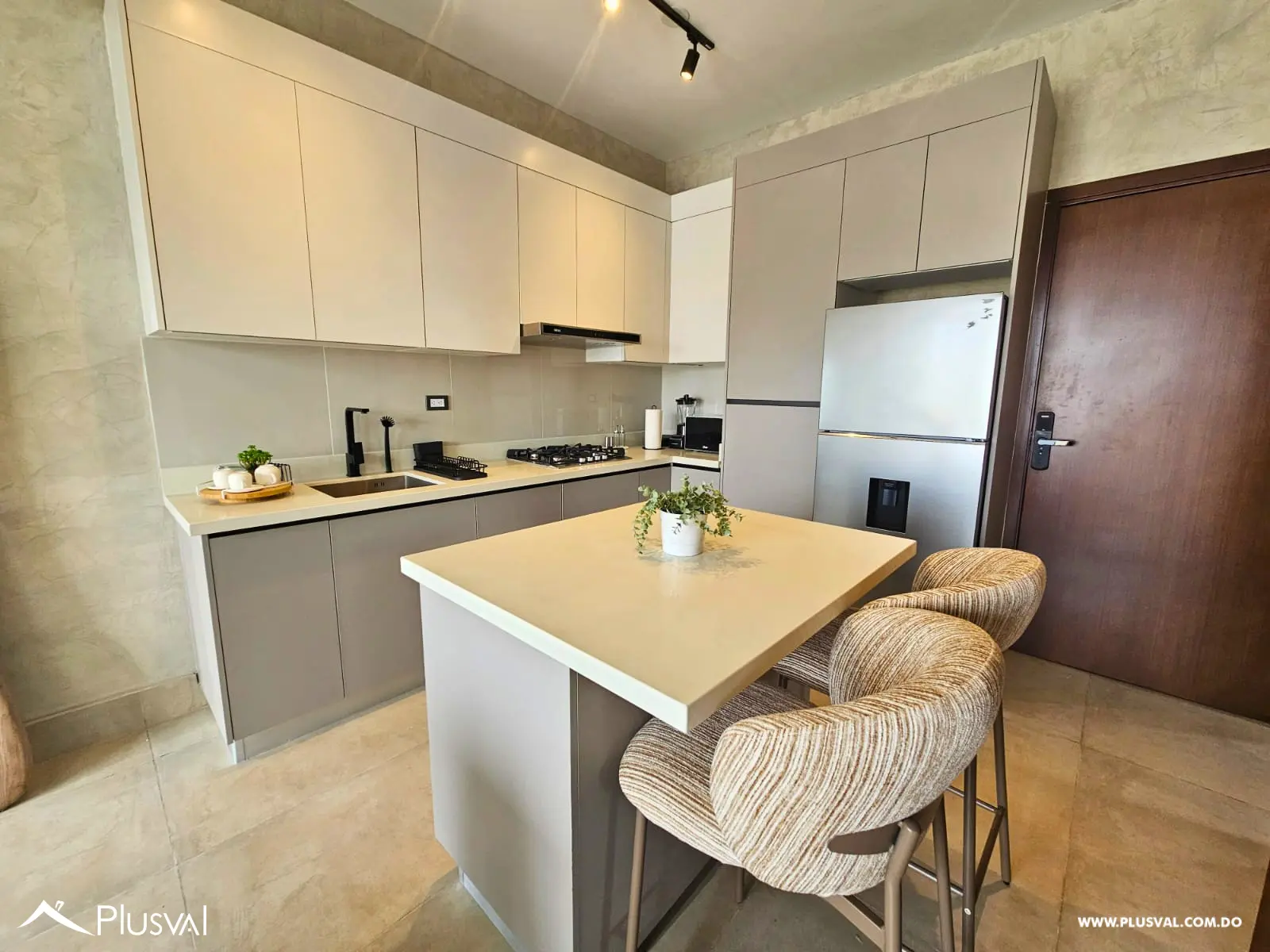 Apartamento amueblado en alquiler en Evaristo Morales 519906