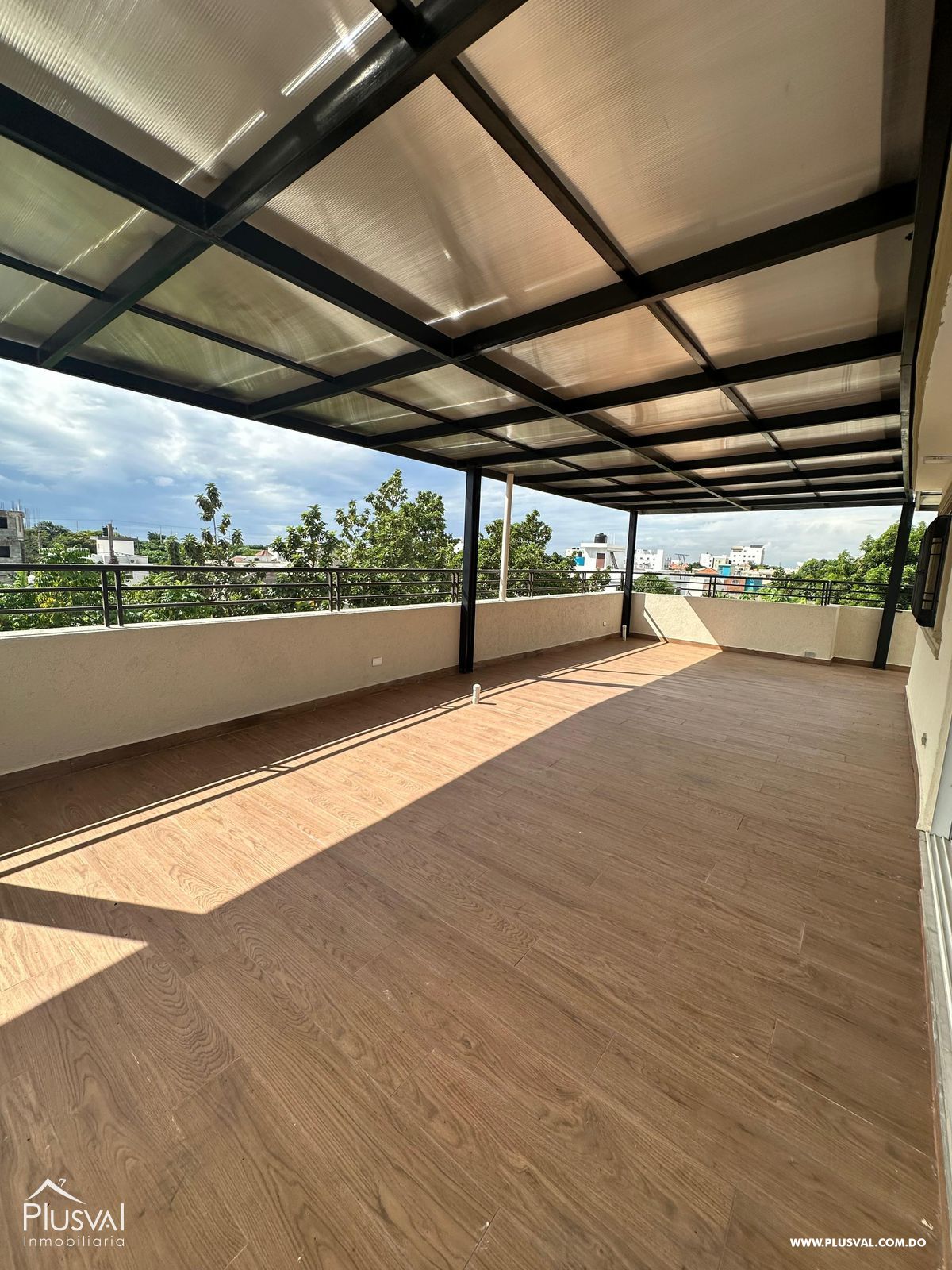 Casa en venta en Santo Domingo Este, 3 niveles de lujo y confort 401375