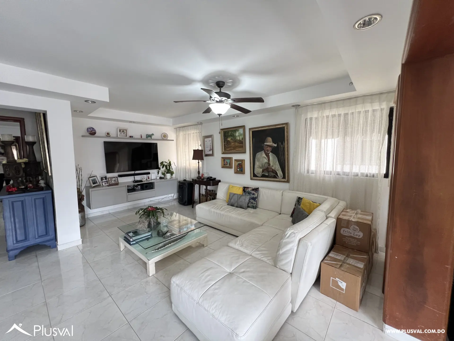 Espacioso apartamento clásico con terraza privada y vista panorámica 494964