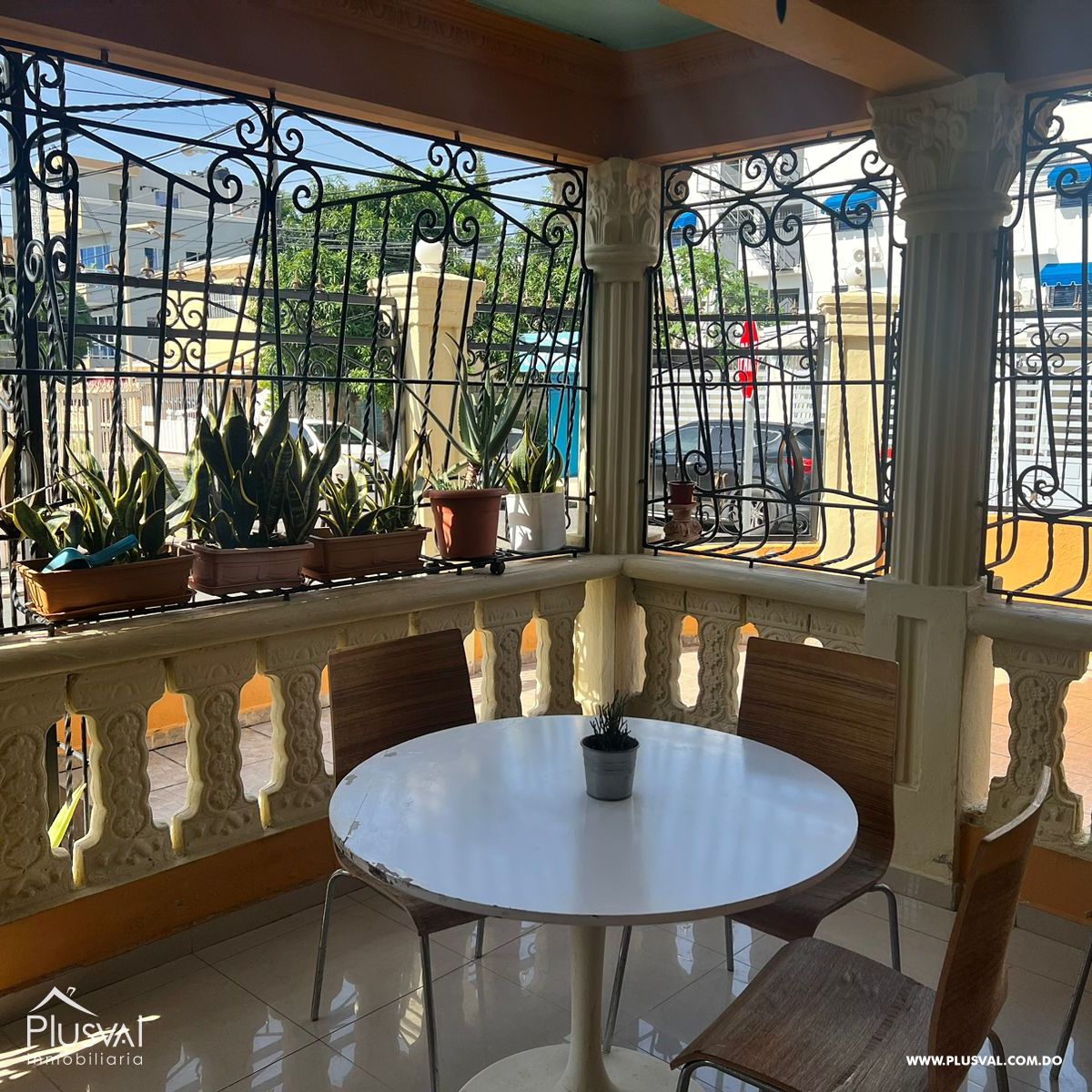Casa en venta en Santo Domingo Este, mas una segunda casa con jacuzzi en el segundo piso. 381770