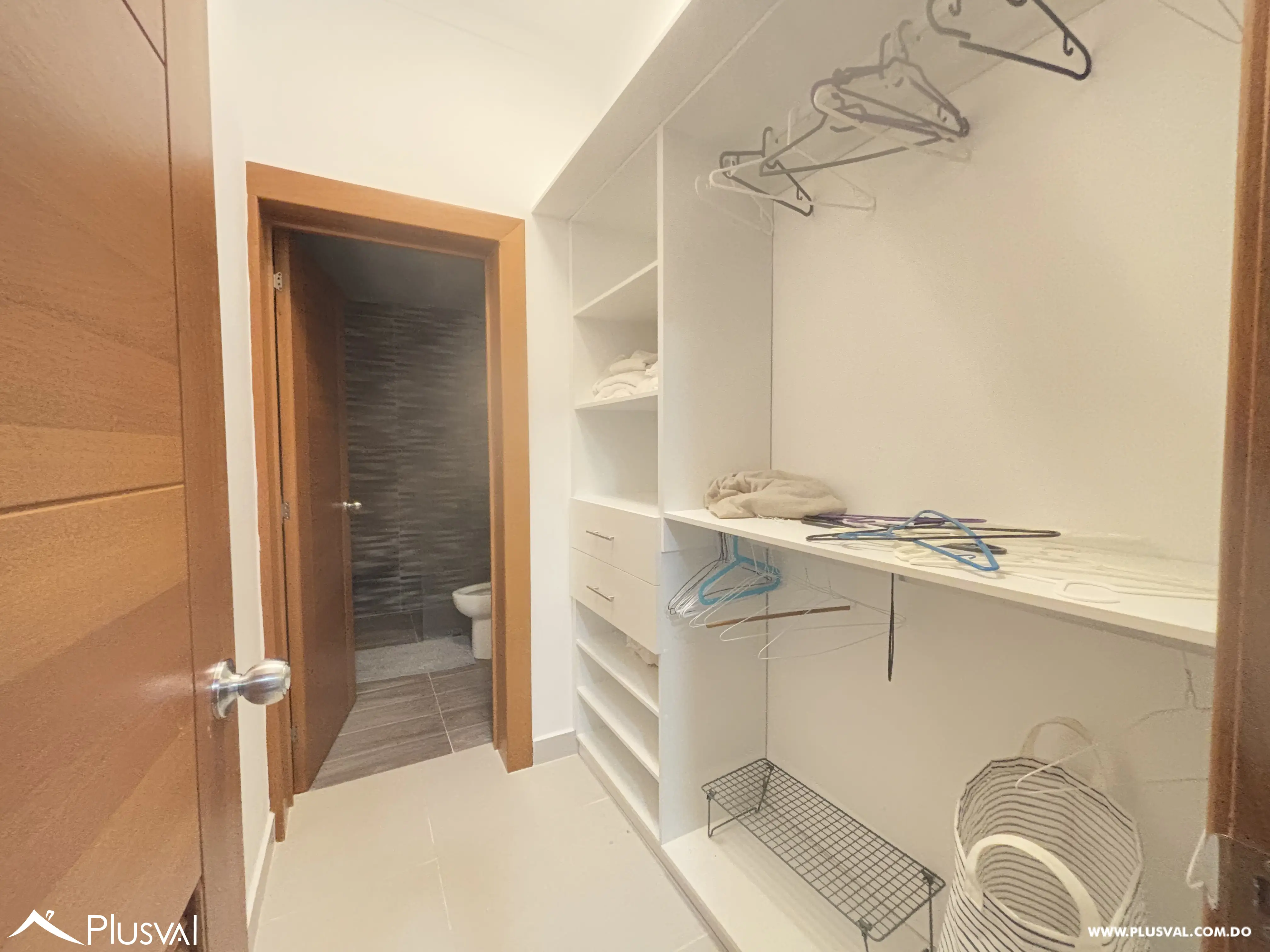 Apartamento amueblado de 1 habitación en Evaristo Morales 456020