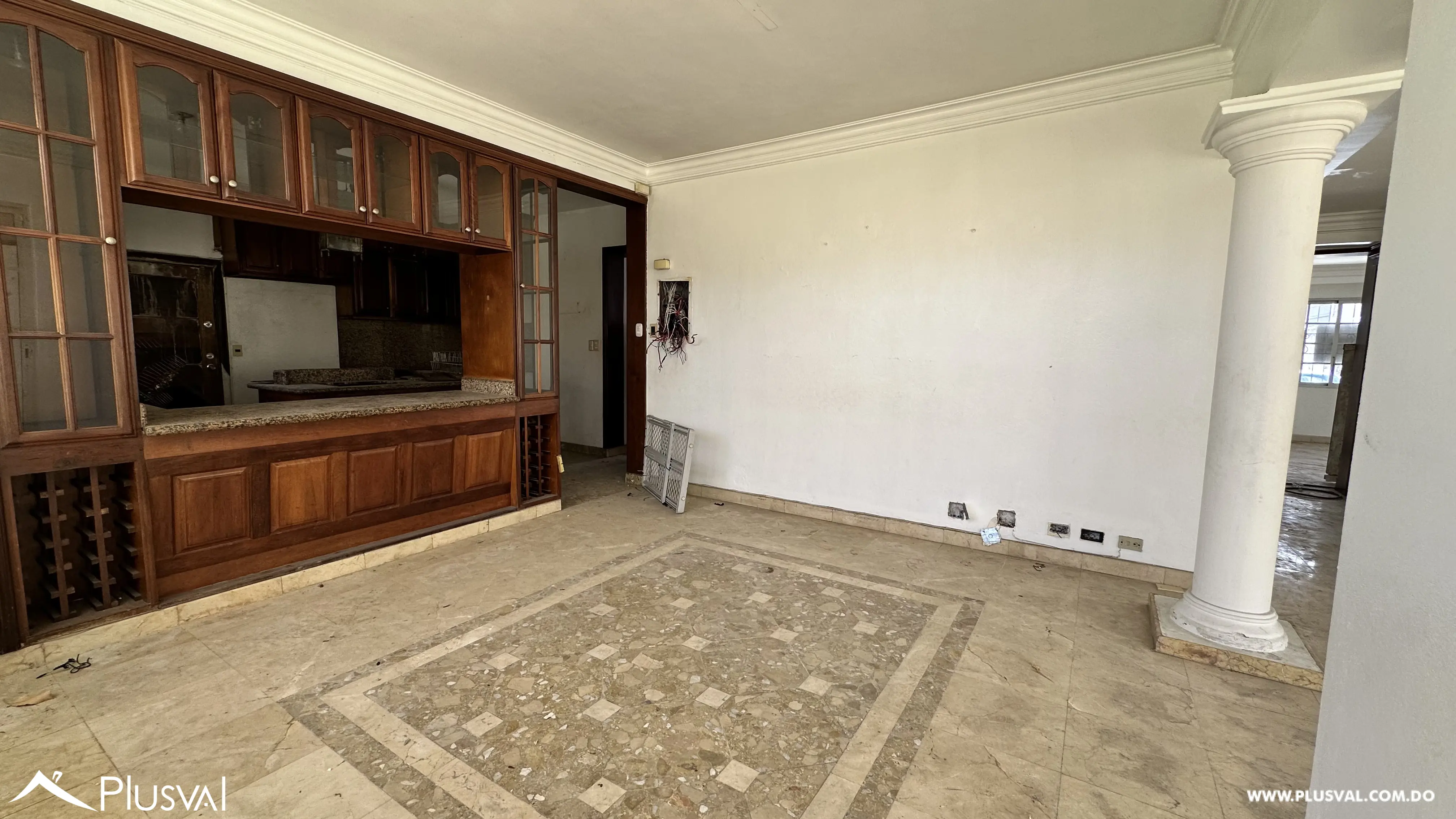 Casa Comercial en Alquiler en Los Prados | 2 Niveles y 7 Parqueos 499893