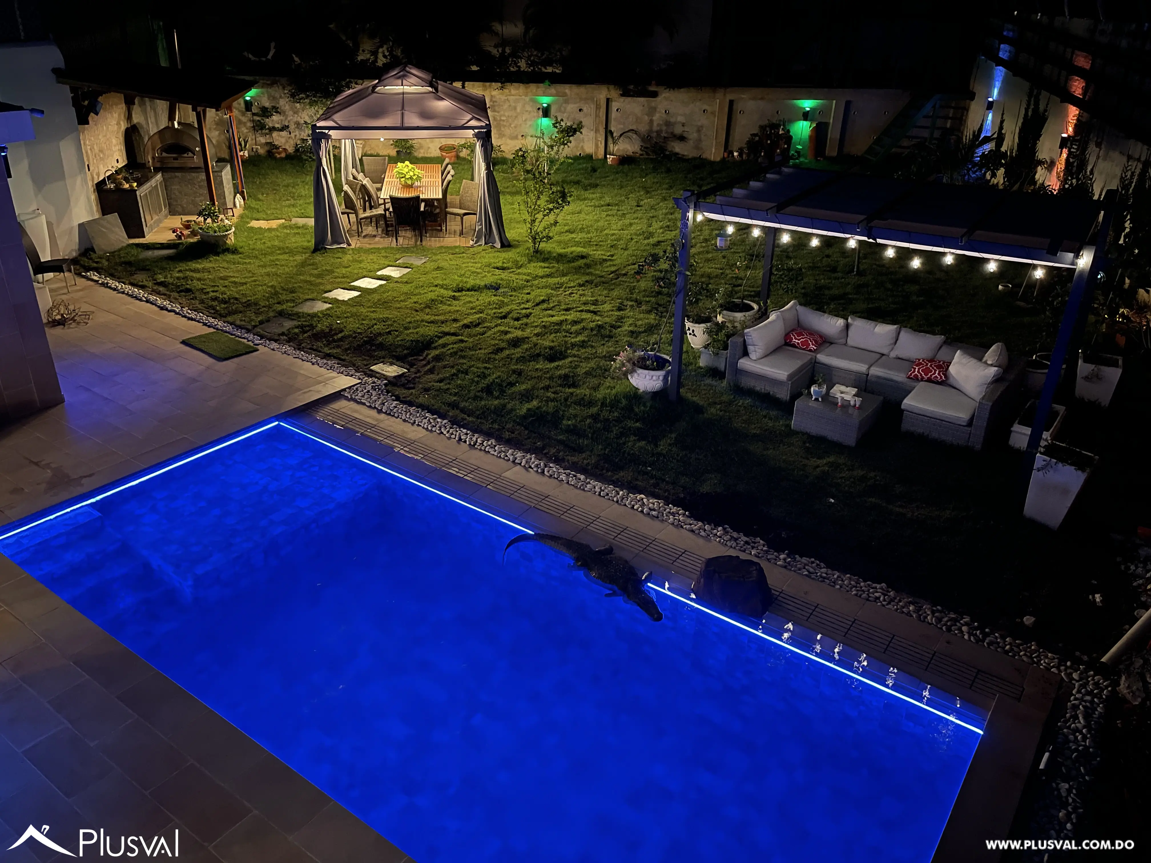 Casa Inteligente con Paneles Solares, Tesla Powerwall y Piscina en Las Praderas 488013