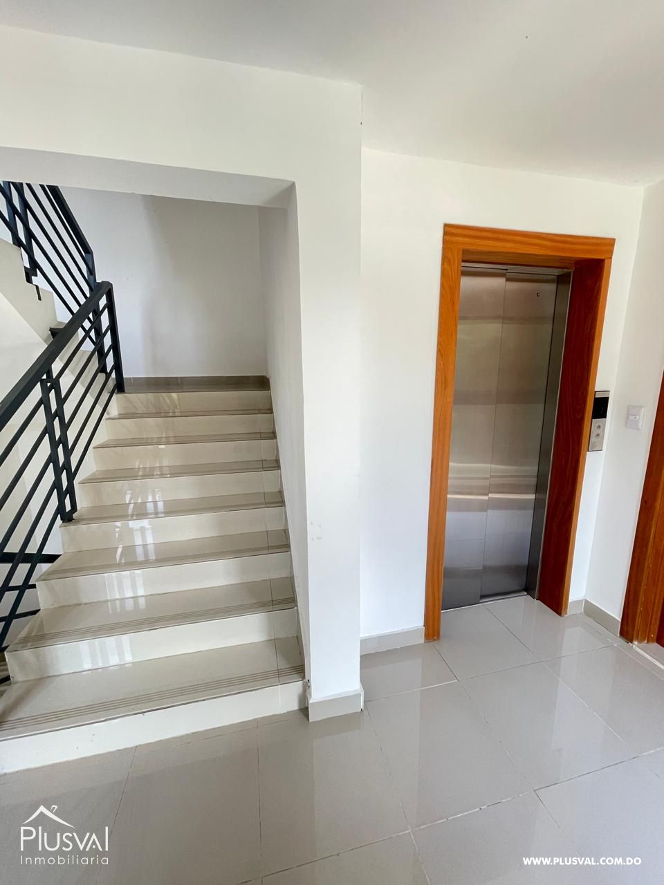 Apartamento en Venta  Avenida Antonio Guzmán Con Piscina y Seguridad 467302