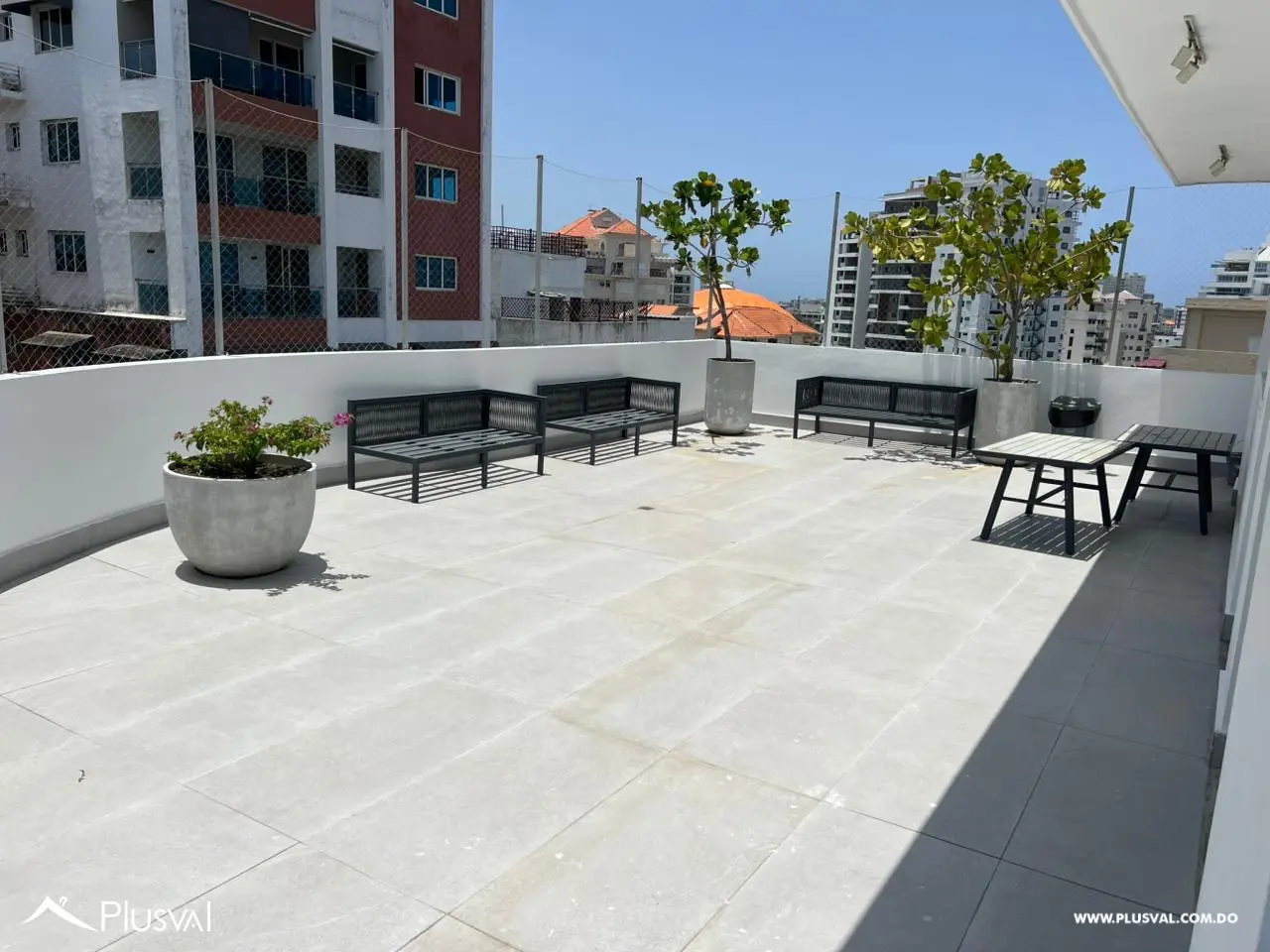 Apartamento en Alquiler en Naco 3 Habitaciones Cerca del Parque La Arboleda 516956