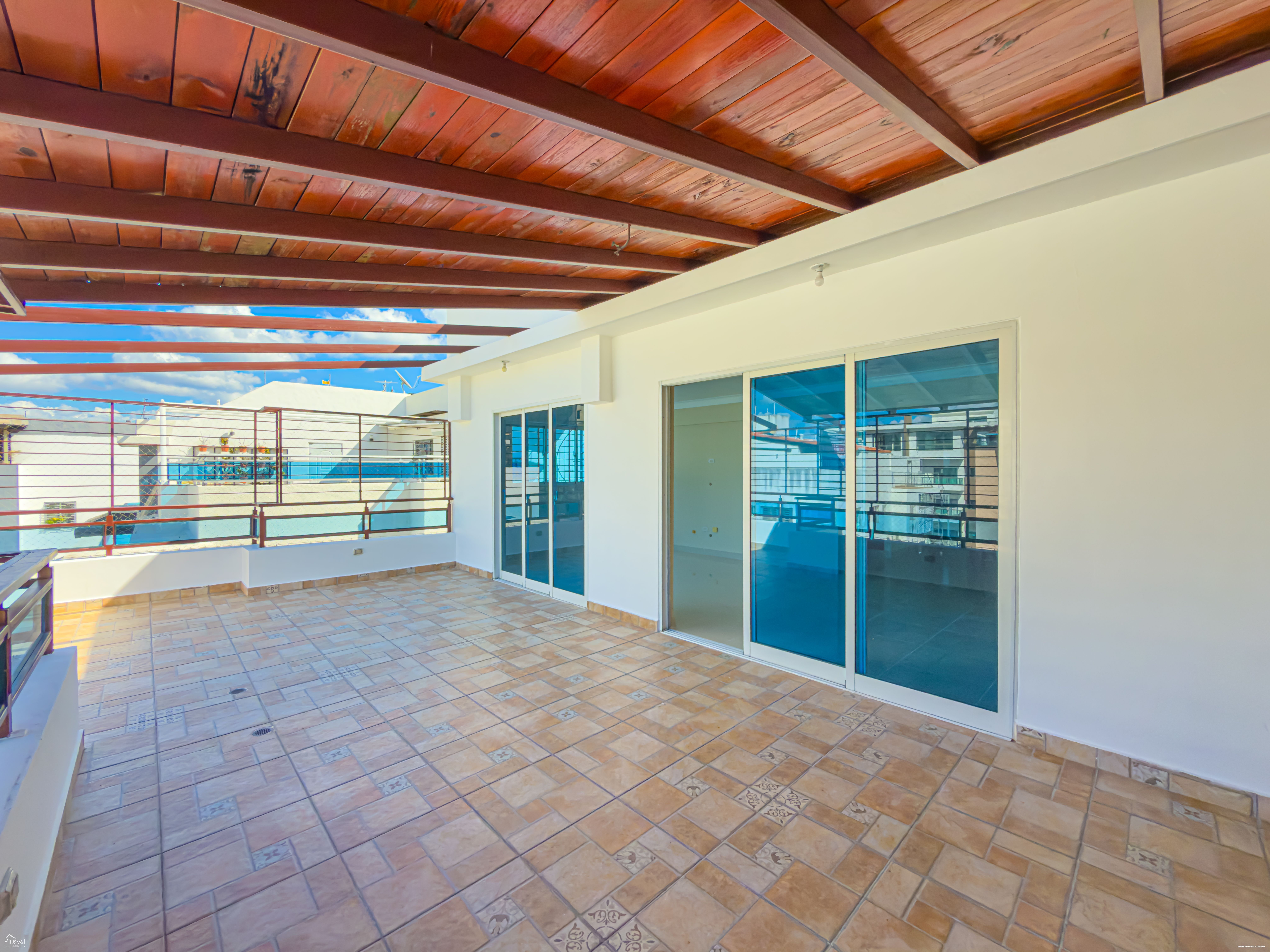 Apartamento en Alquiler 6to nivel en Los Restauradores con 3 Habitaciones 476328