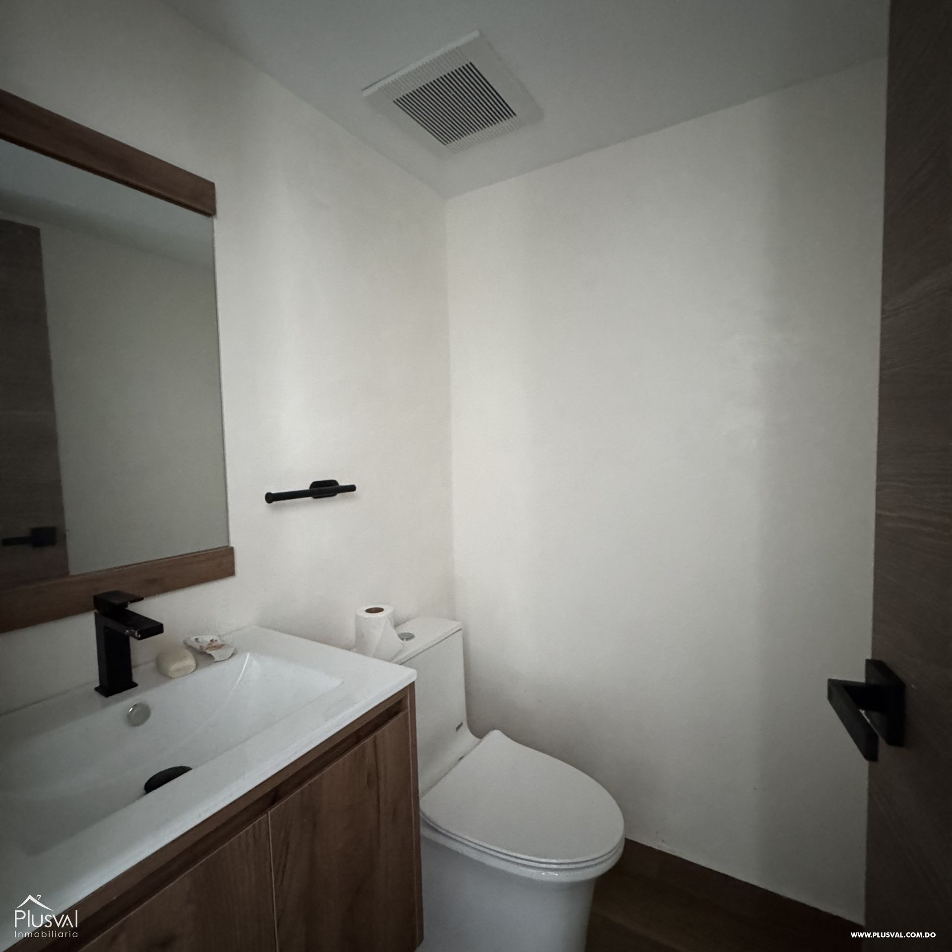 Apartamento en alquiler en Naco, piso 10, con línea blanca. Una habitación y dos baños completos. 391505